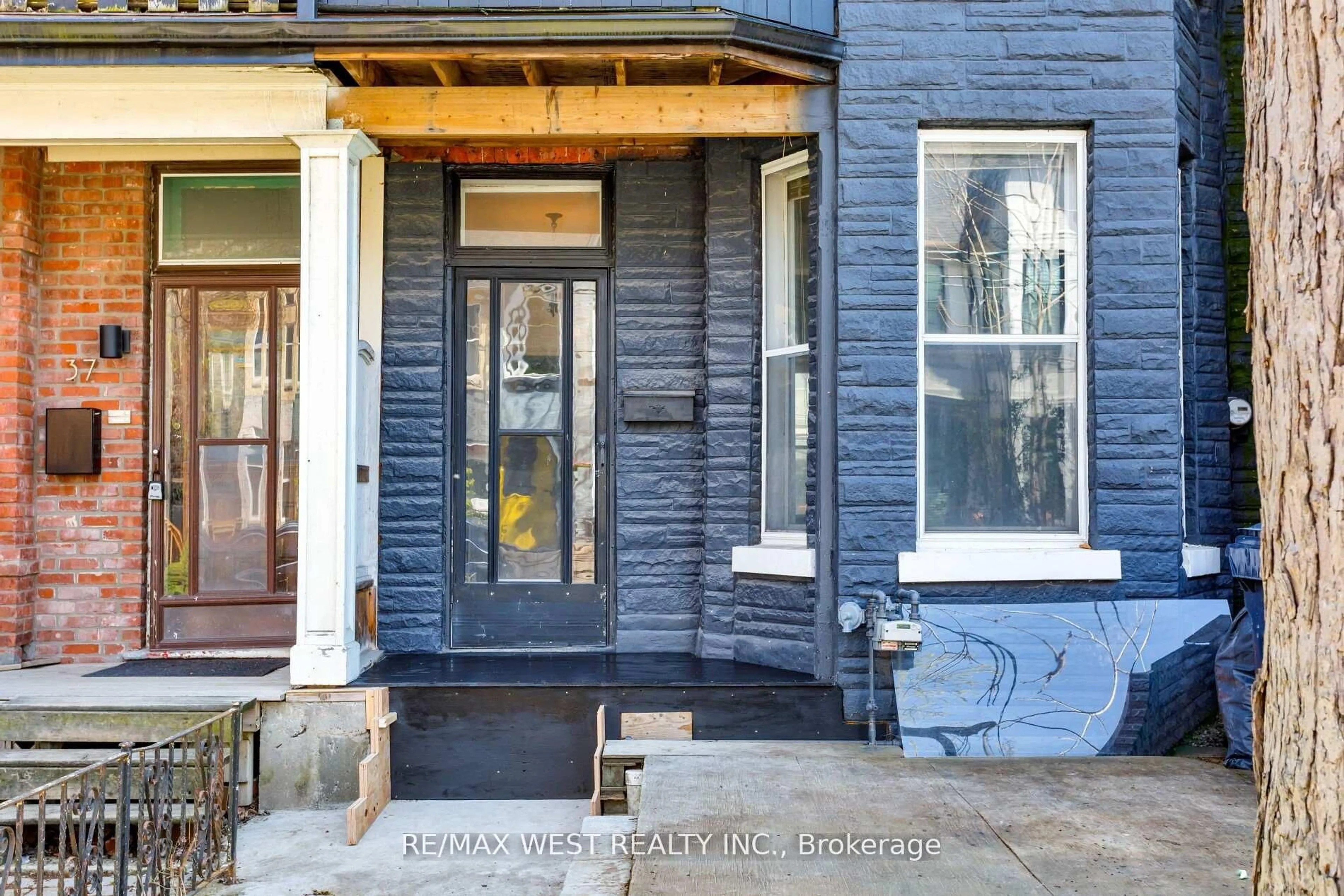 Home with brick exterior material, street for 39 Noble St, Toronto Ontario M6K 2C7