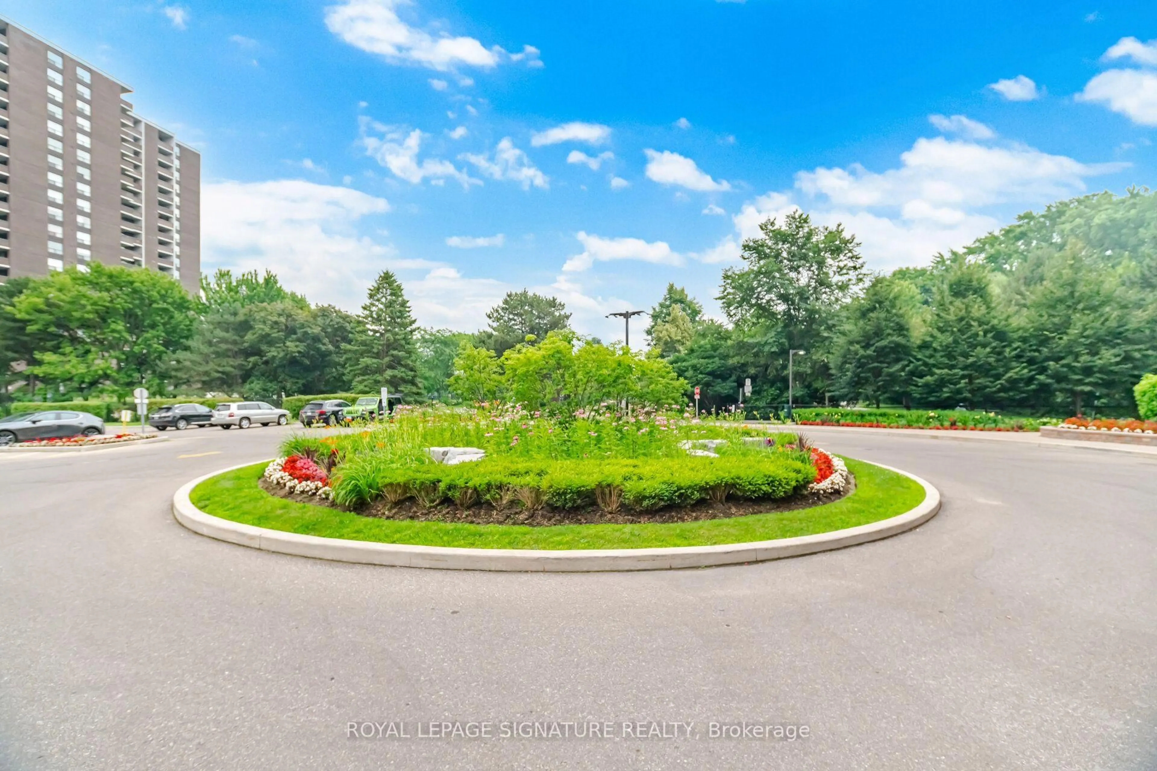 Patio, unknown for 1485 Lakeshore Rd #411, Mississauga Ontario L5E 3G2