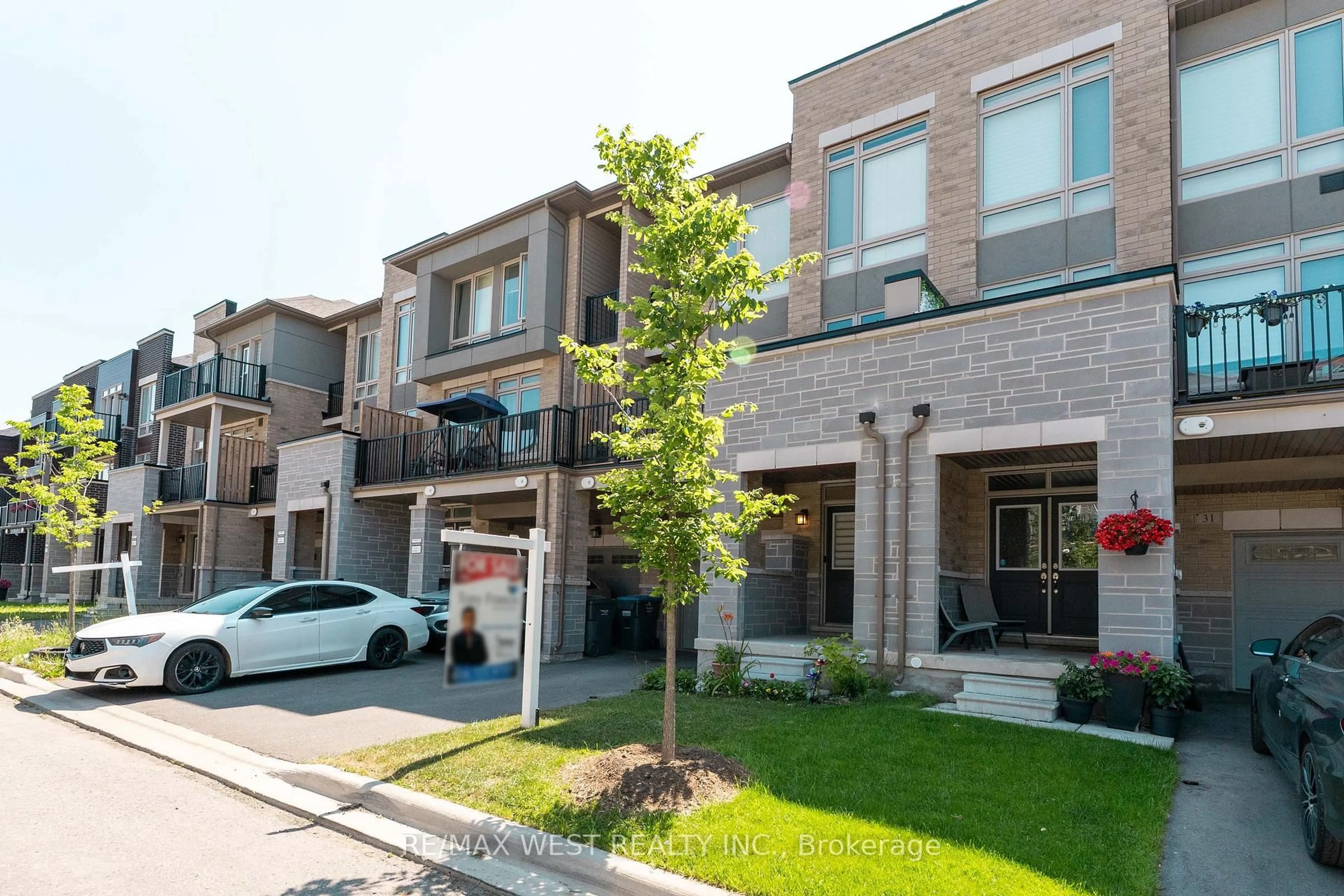 Home with brick exterior material, street for 29 Arrowview Dr, Brampton Ontario L7A 5H6
