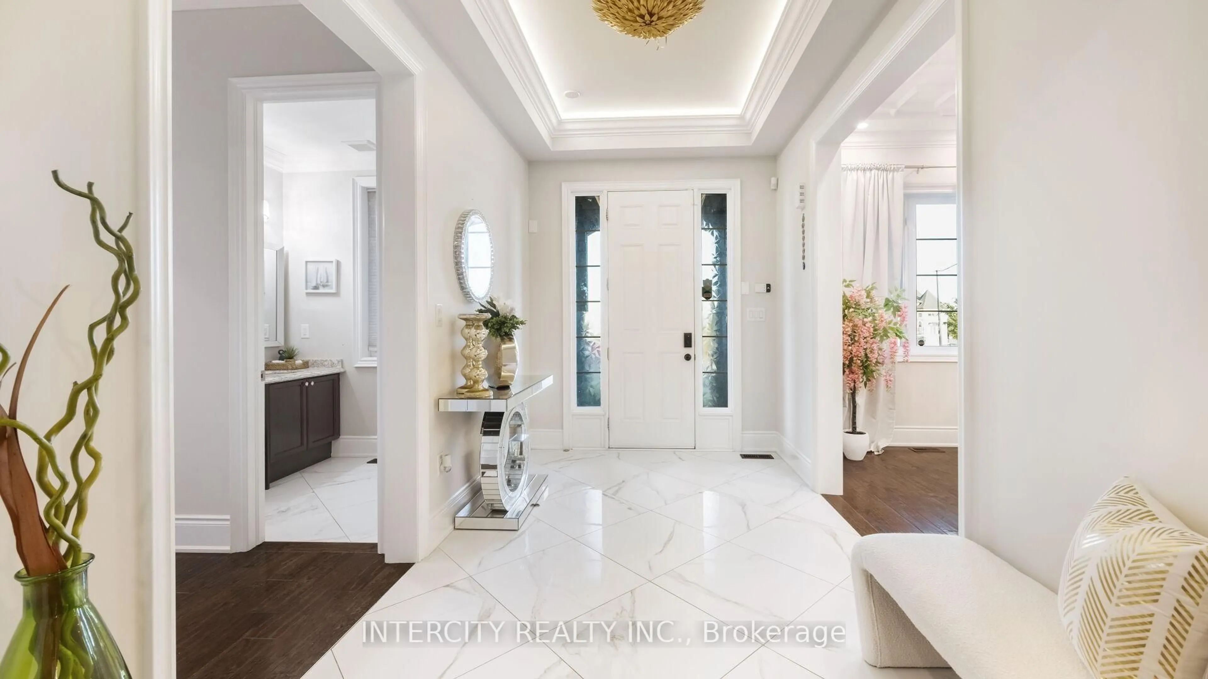 Indoor entryway for 29 Chiming Rd, Brampton Ontario L6P 4E1