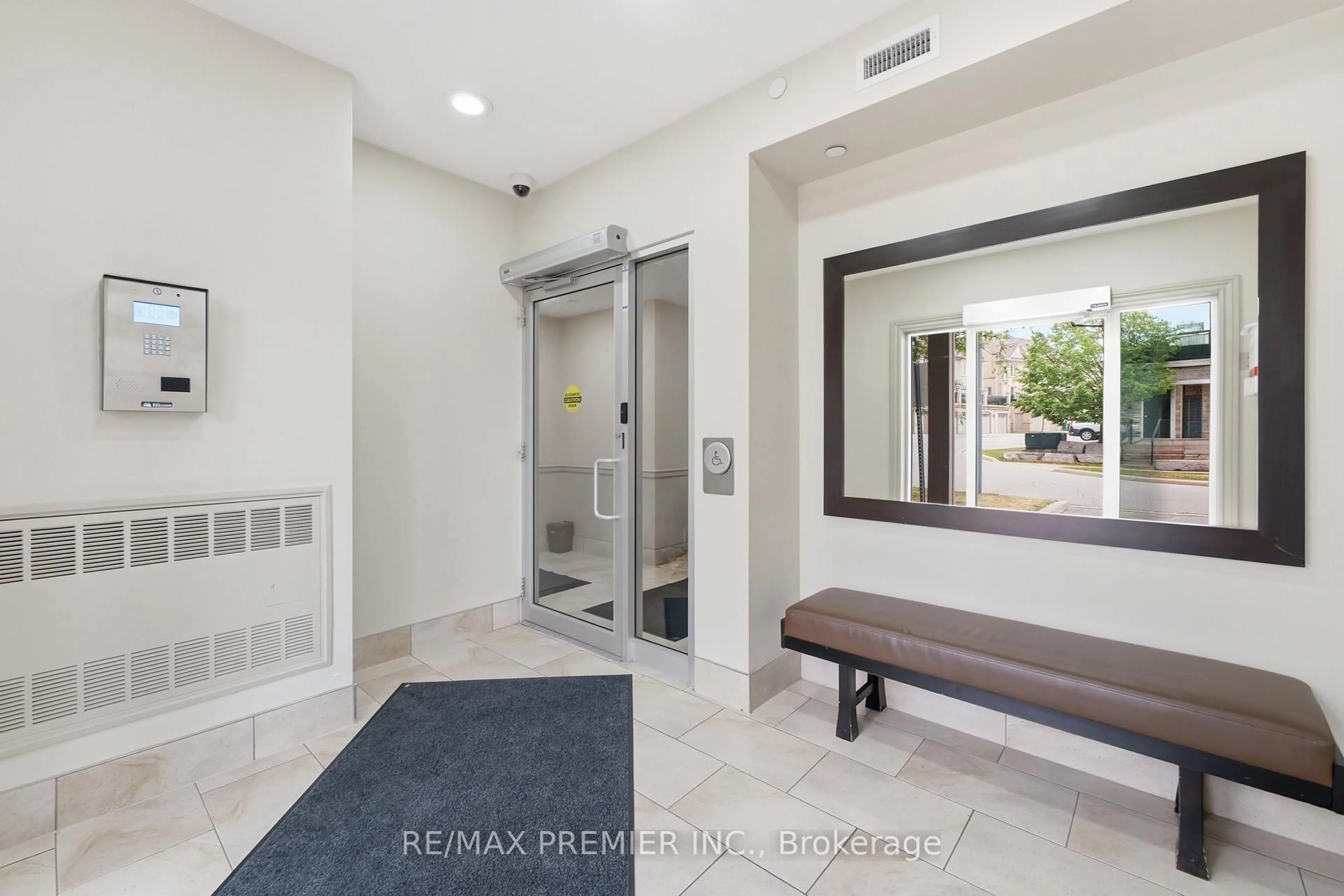 Indoor entryway for 5170 Winston Churchill Blvd #411, Mississauga Ontario L5M 0P2