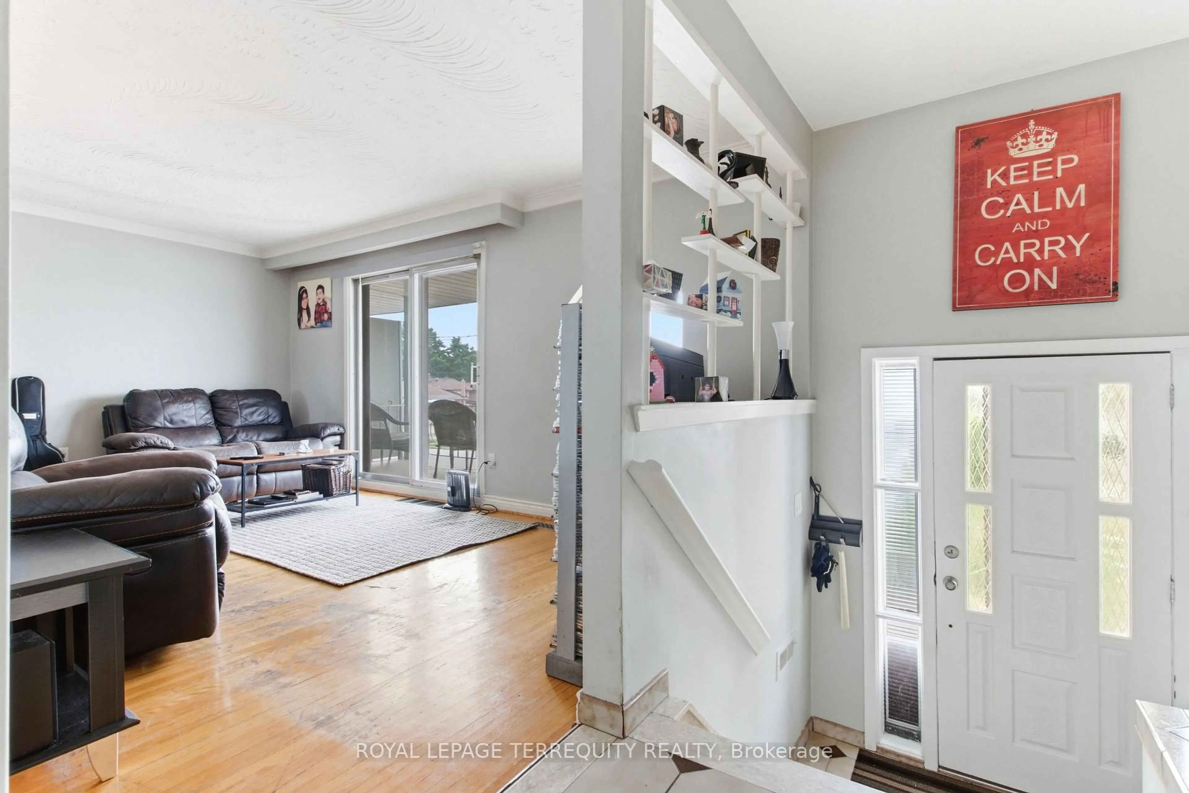 Indoor entryway for 21 Buckland Rd, Toronto Ontario M3L 1V9
