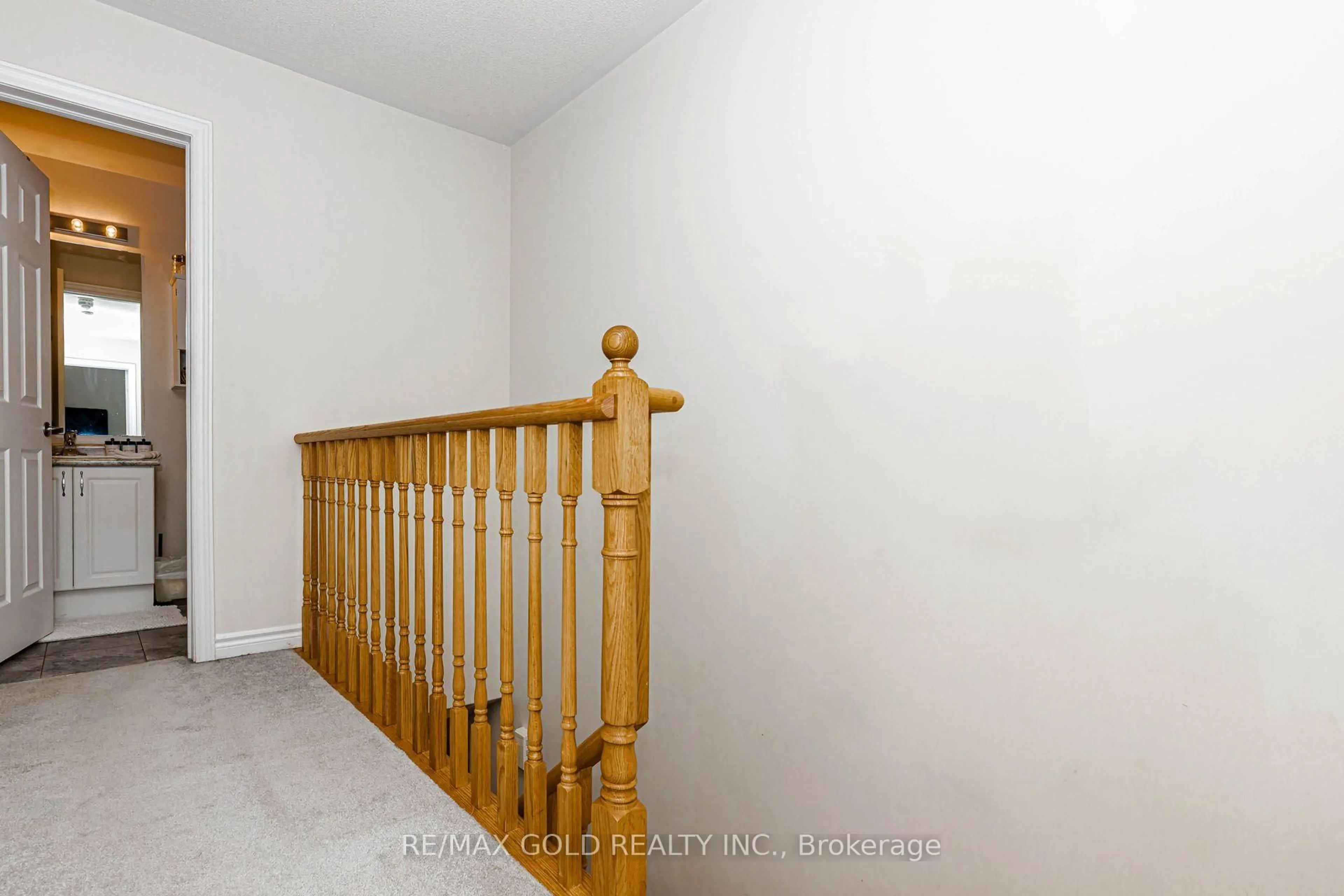 Stairs for 200 Veterans Dr ## 40, Brampton Ontario L7A 4S6