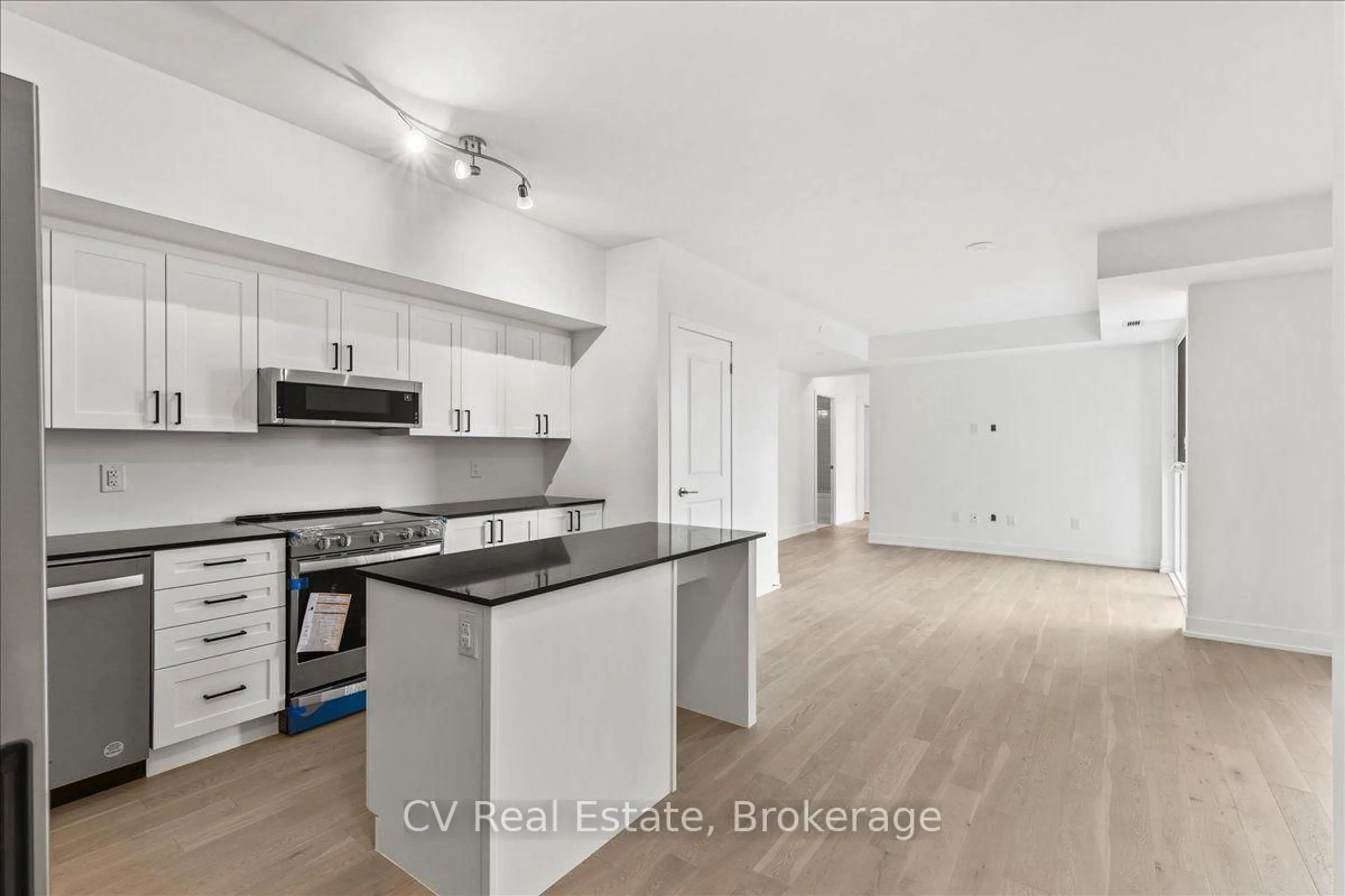Open concept kitchen, unknown for 1063 Douglas McCurdy Common #1008, Mississauga Ontario L5G 0C5