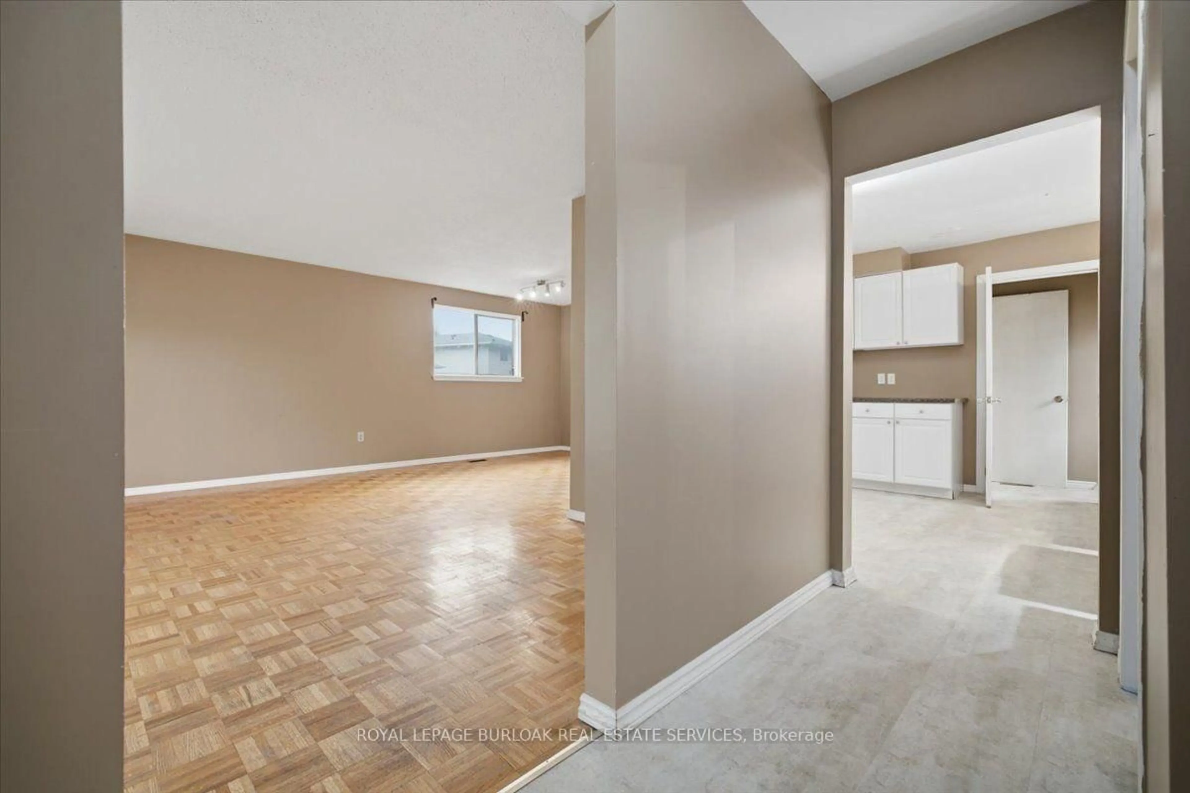 A pic of a room for 1262 Aldridge Cres, Burlington Ontario L7M 1H9