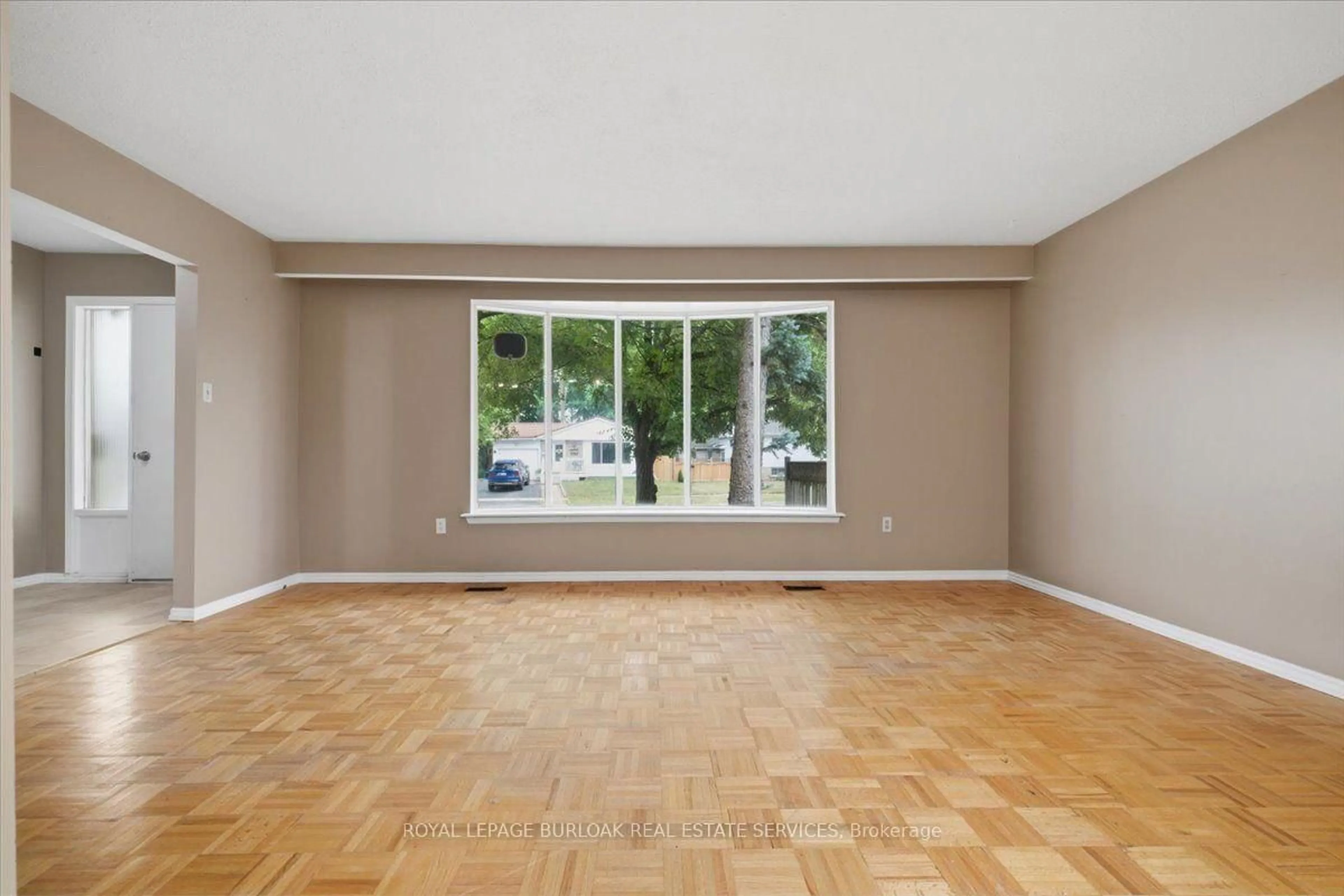A pic of a room for 1262 Aldridge Cres, Burlington Ontario L7M 1H9