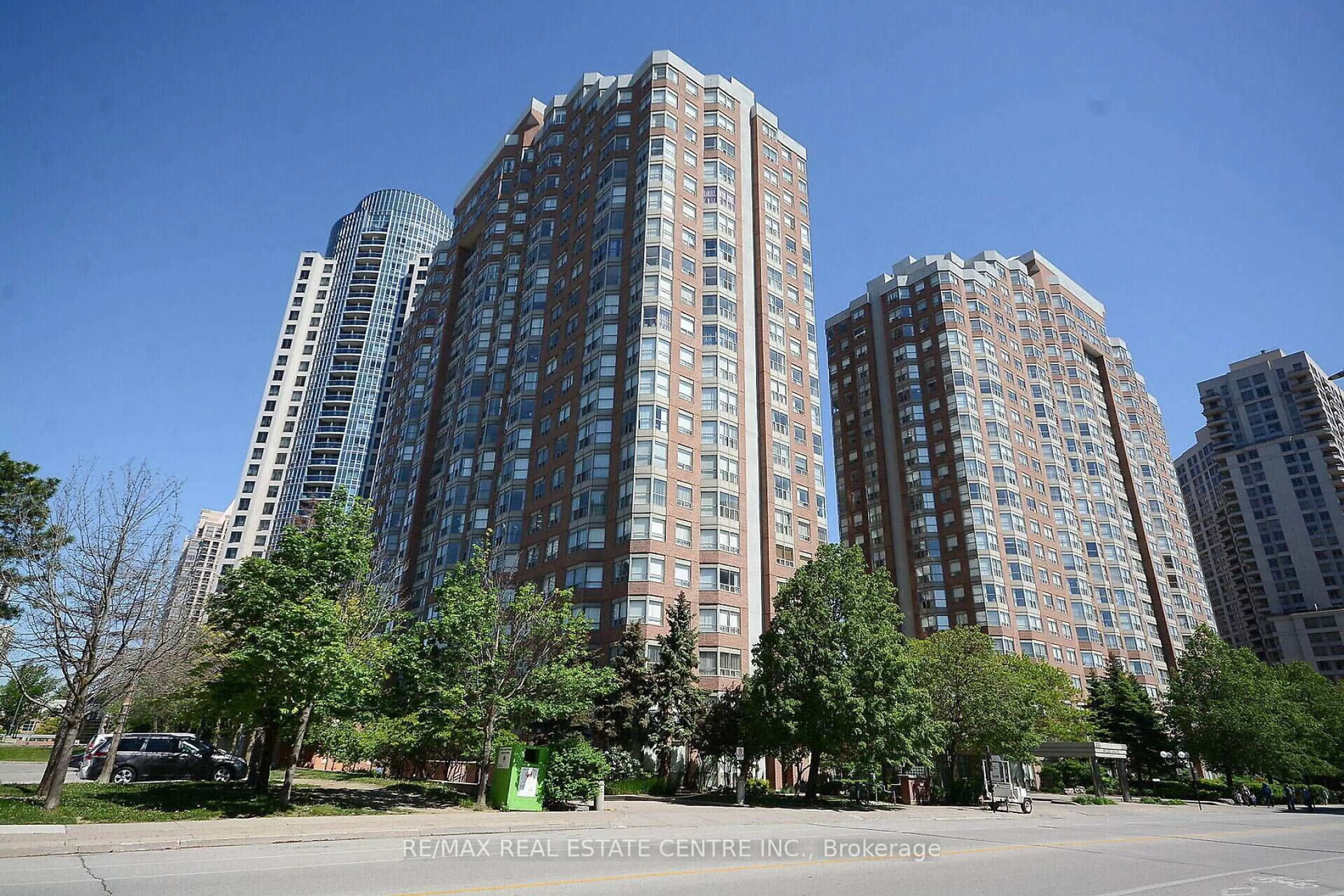 Patio, unknown for 335 Webb Dr #2011, Mississauga Ontario L5B 4A1