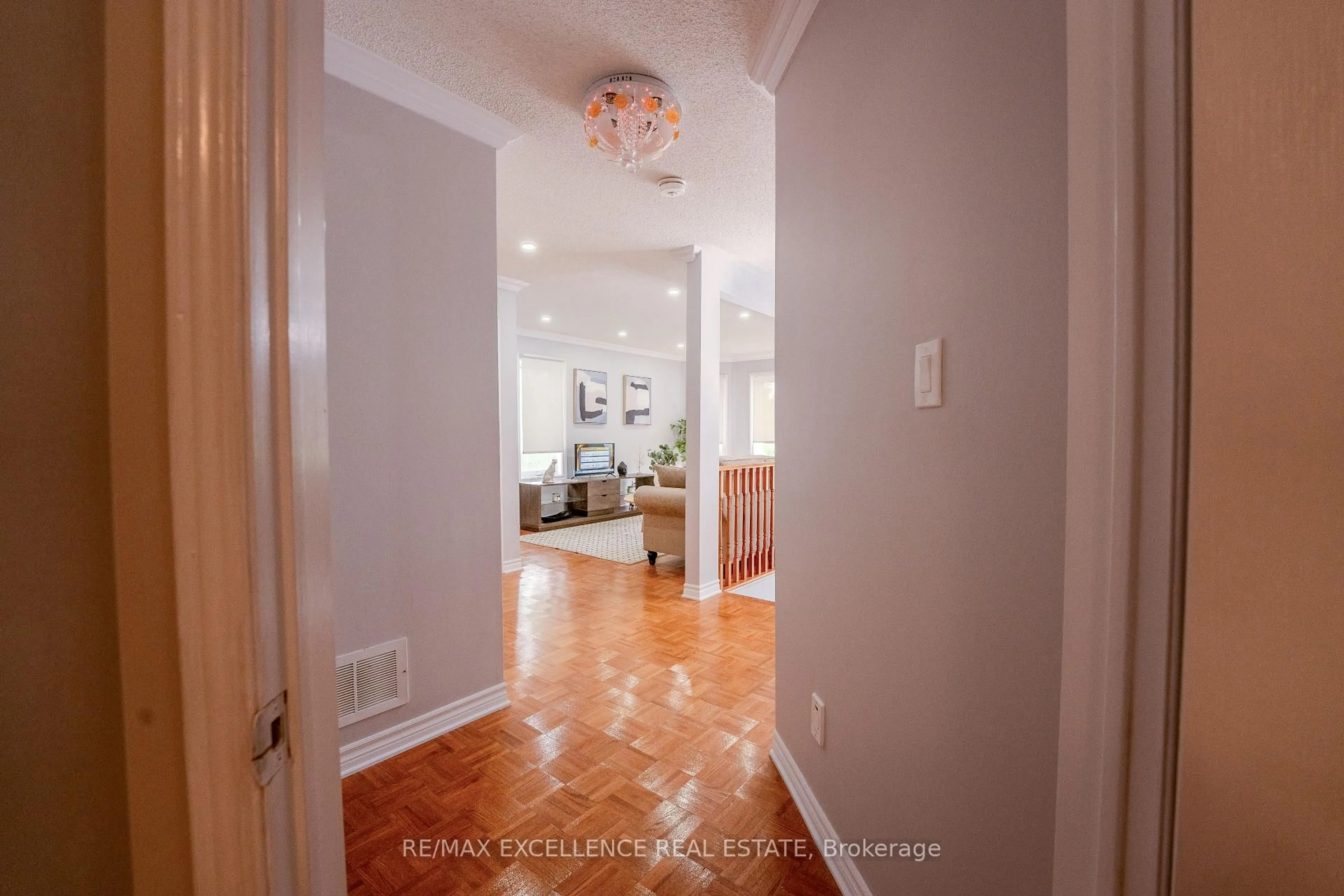 Indoor entryway for 48 Ridgemore Cres, Brampton Ontario L7A 2L4