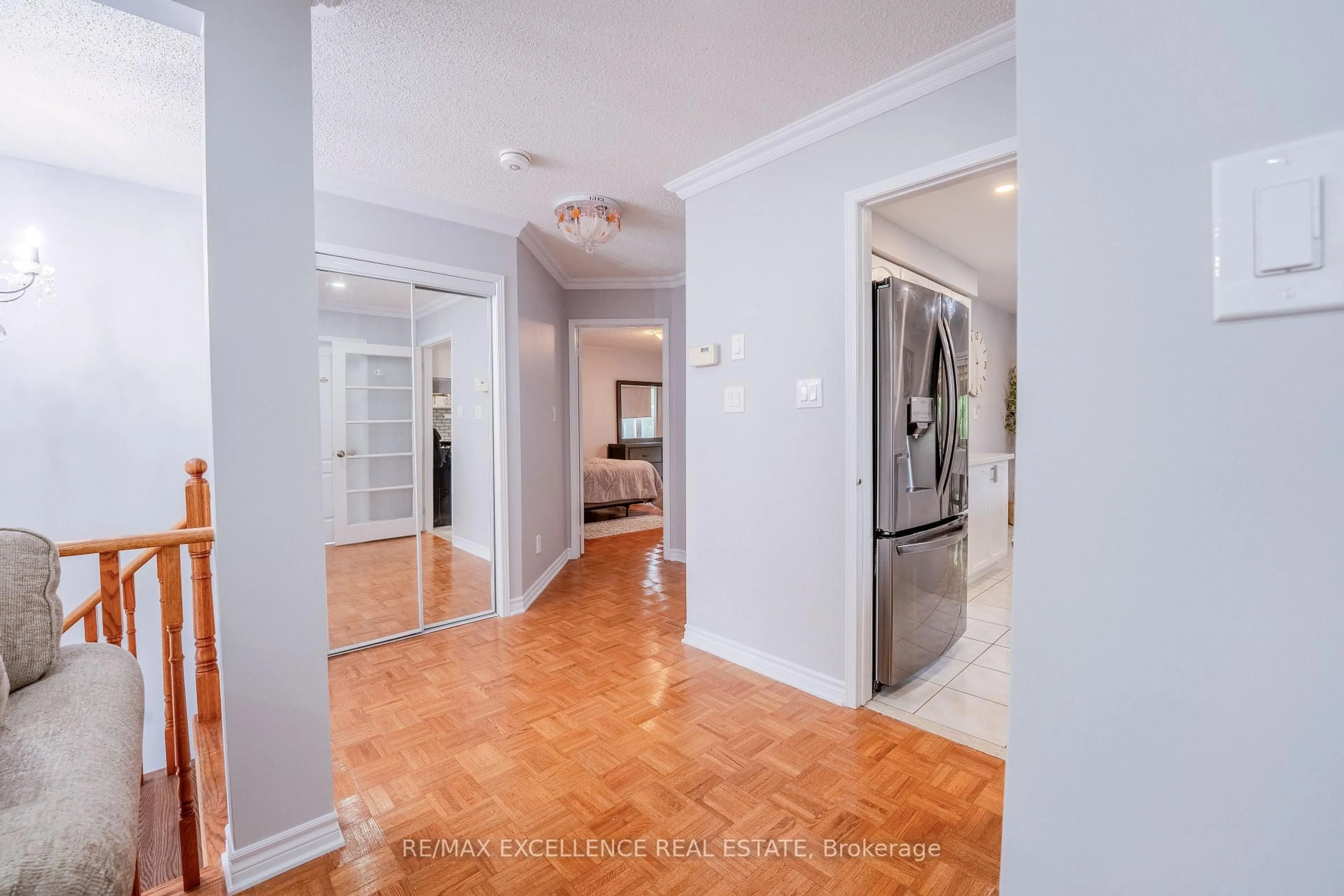 Indoor entryway for 48 Ridgemore Cres, Brampton Ontario L7A 2L4