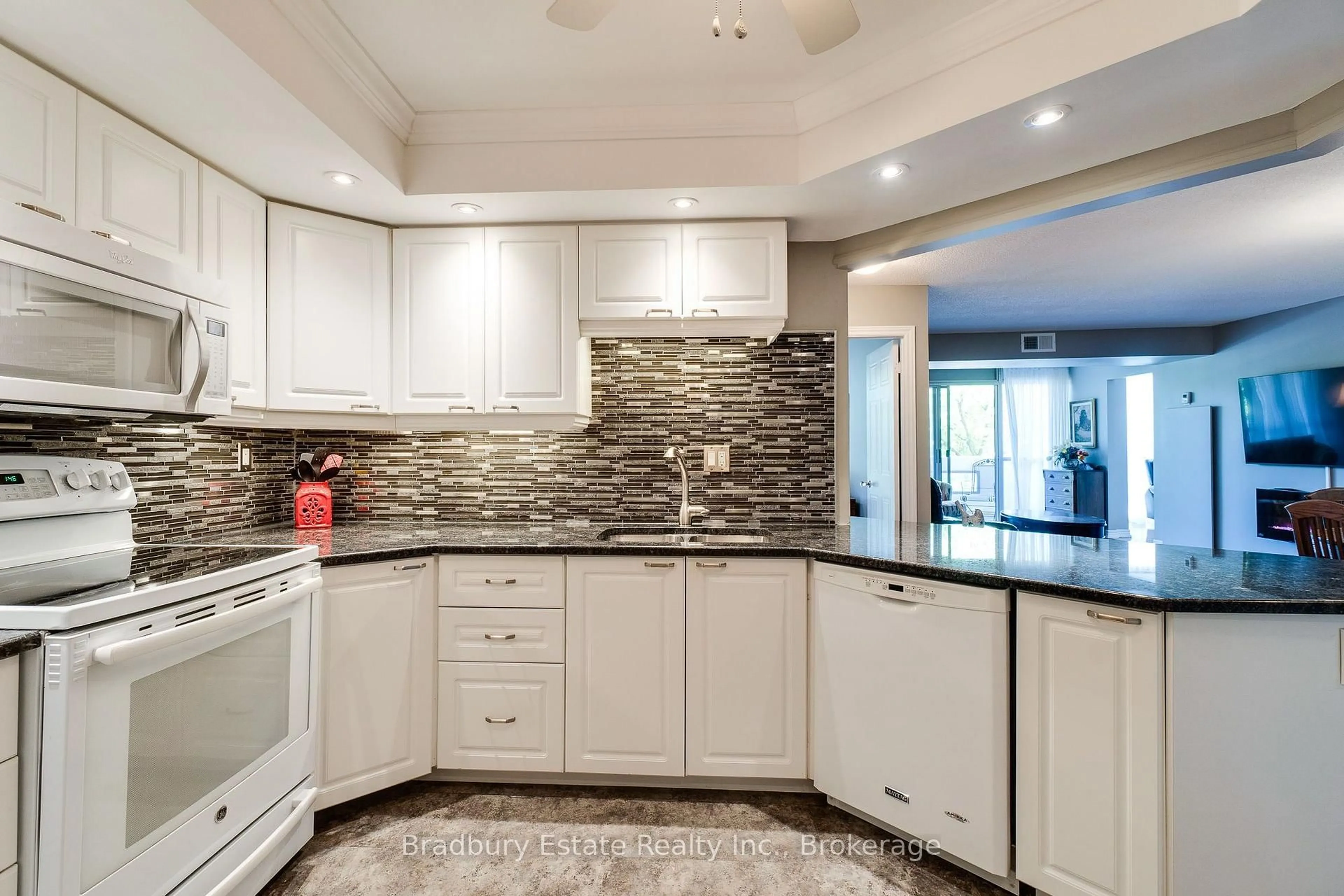 Open concept kitchen, ceramic/tile floor for 5080 Pinedale Ave #203, Burlington Ontario L7L 5V7