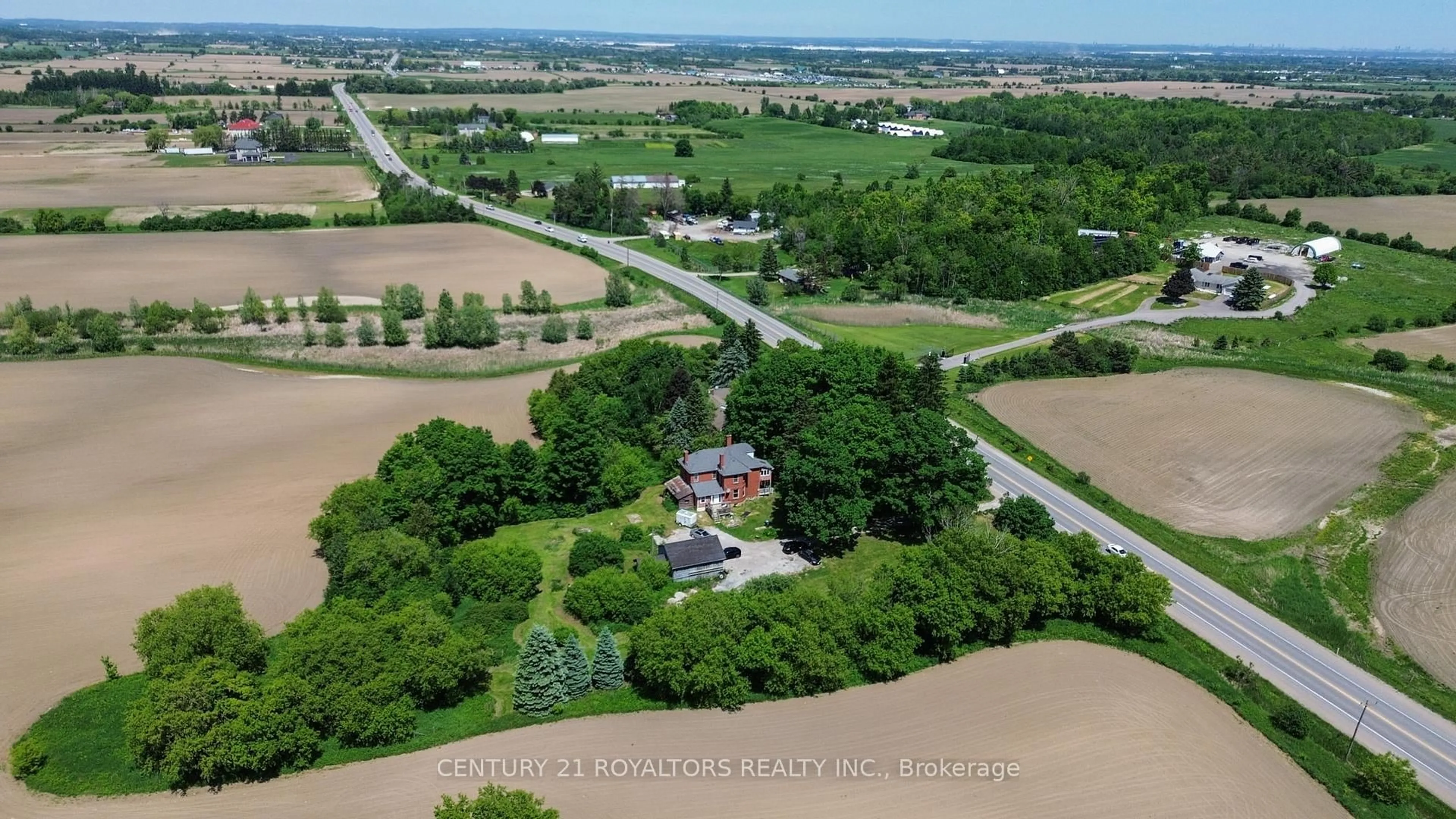 A pic from outside/outdoor area/front of a property/back of a property/a pic from drone, street for 5112 King St, Caledon Ontario L7C 0R8