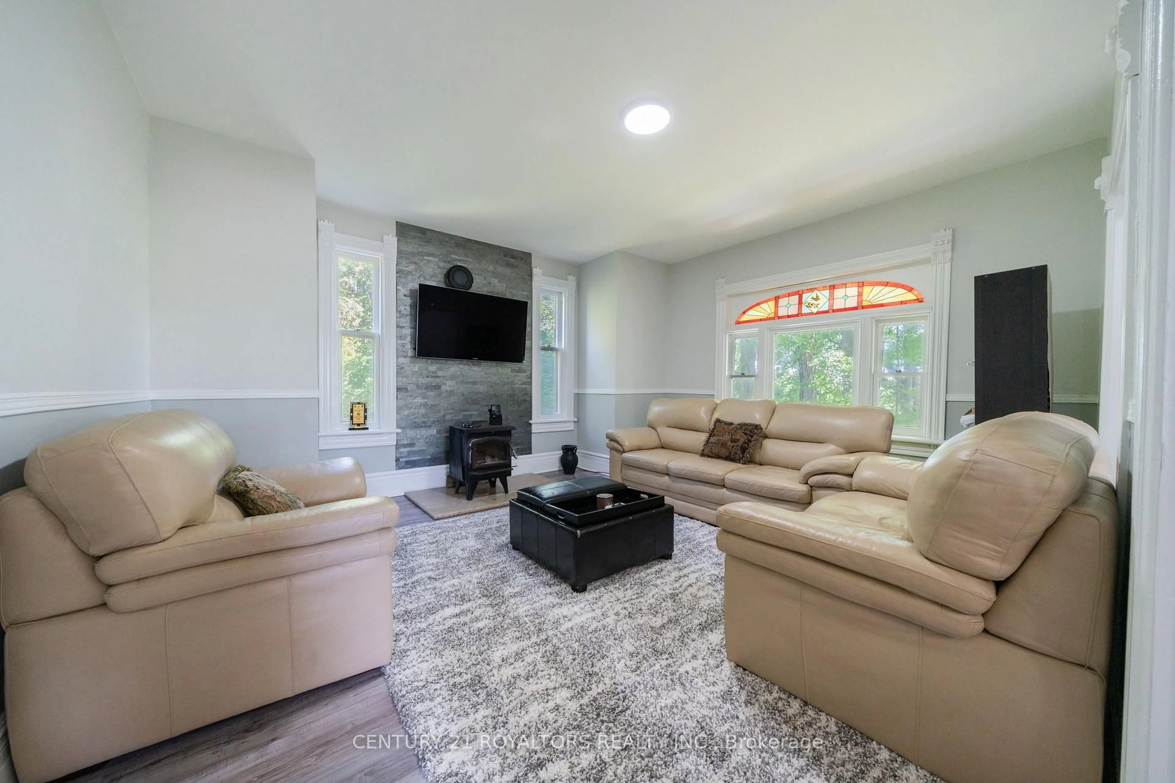 Living room with furniture, unknown for 5112 King St, Caledon Ontario L7C 0R8