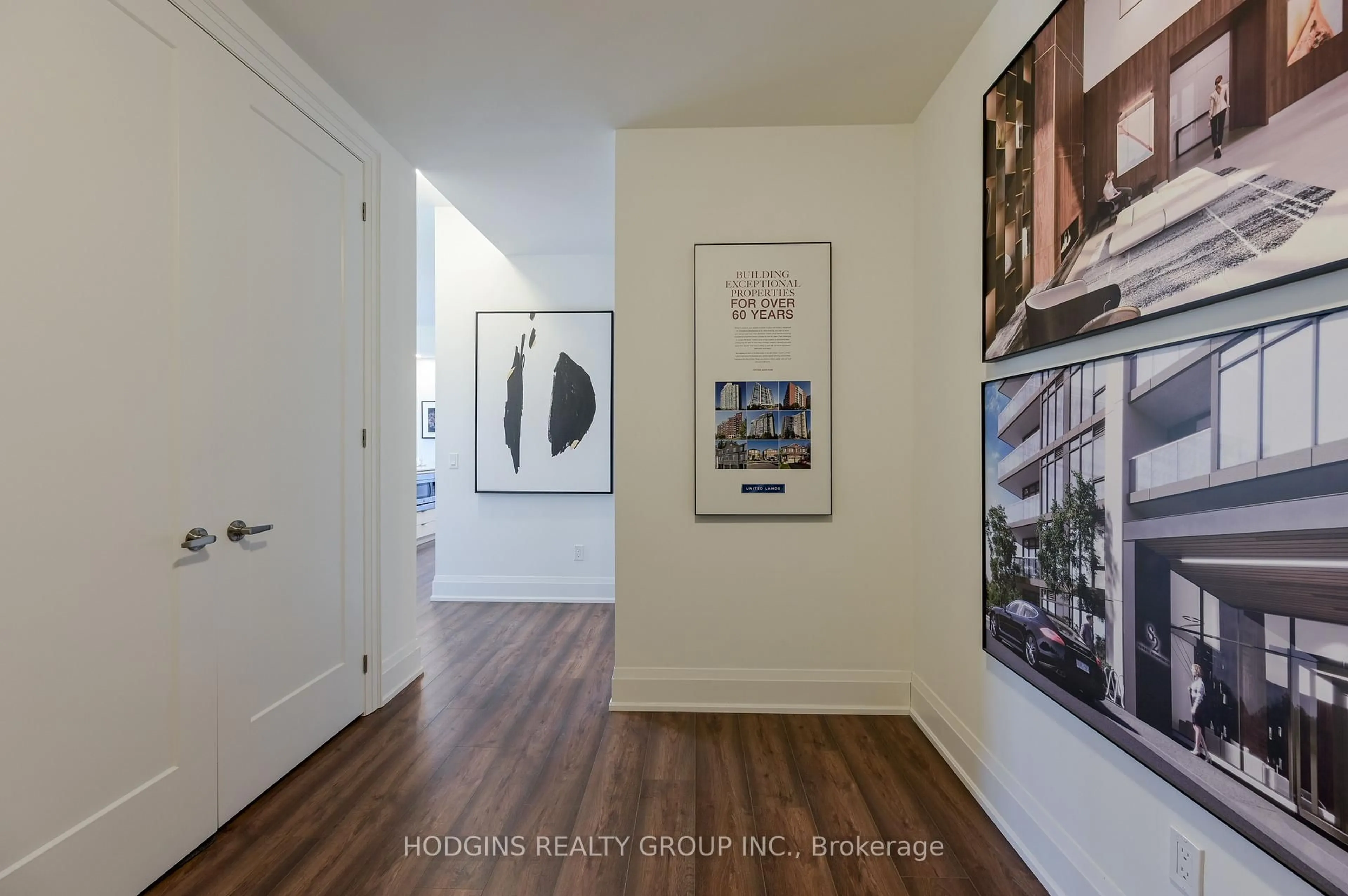 Indoor entryway for 1035 Southdown Rd #1102, Mississauga Ontario L5J 0A2