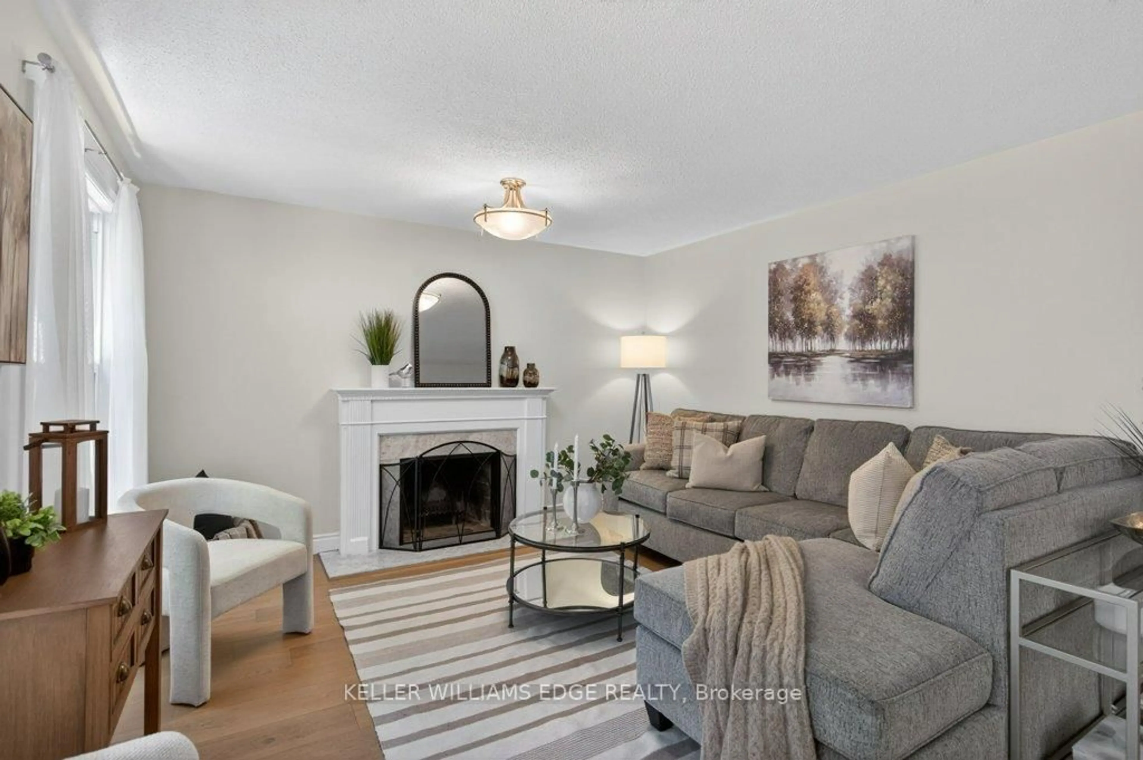Living room with furniture, unknown for 2084 William O'Connell Blvd, Burlington Ontario L7M 3V1