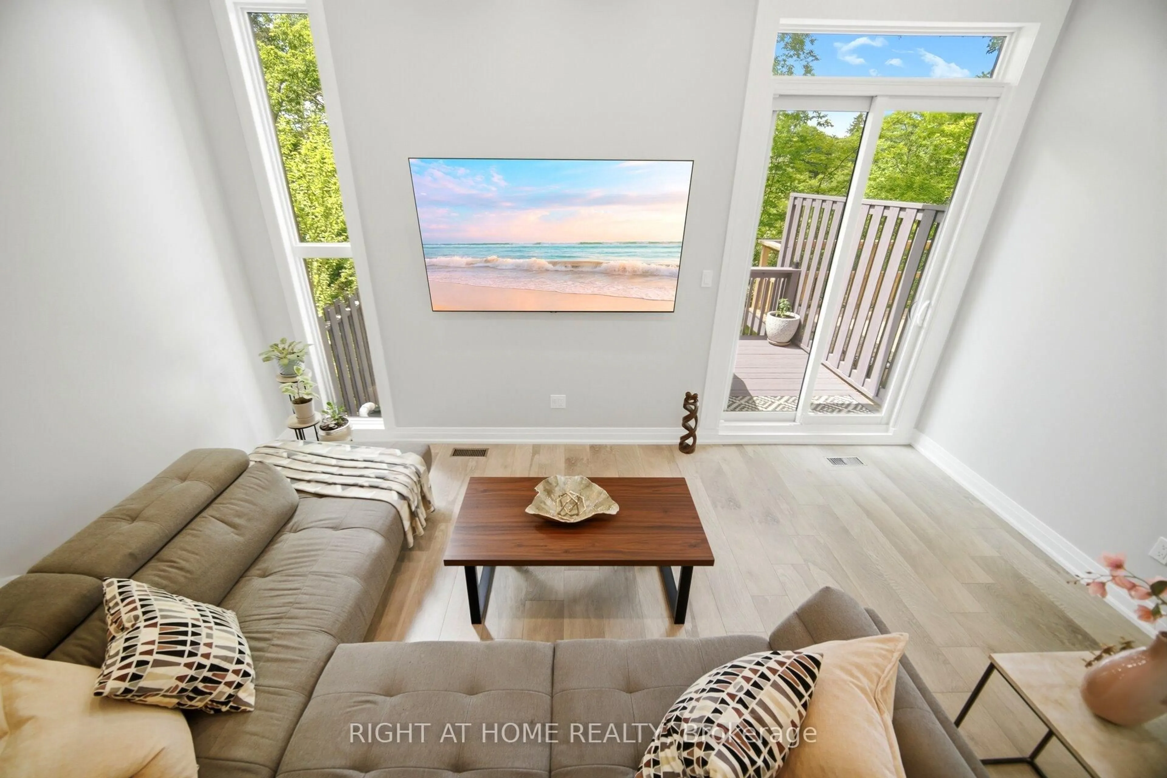 Living room with furniture, unknown for 24 REID Dr #8, Mississauga Ontario L5M 2A6