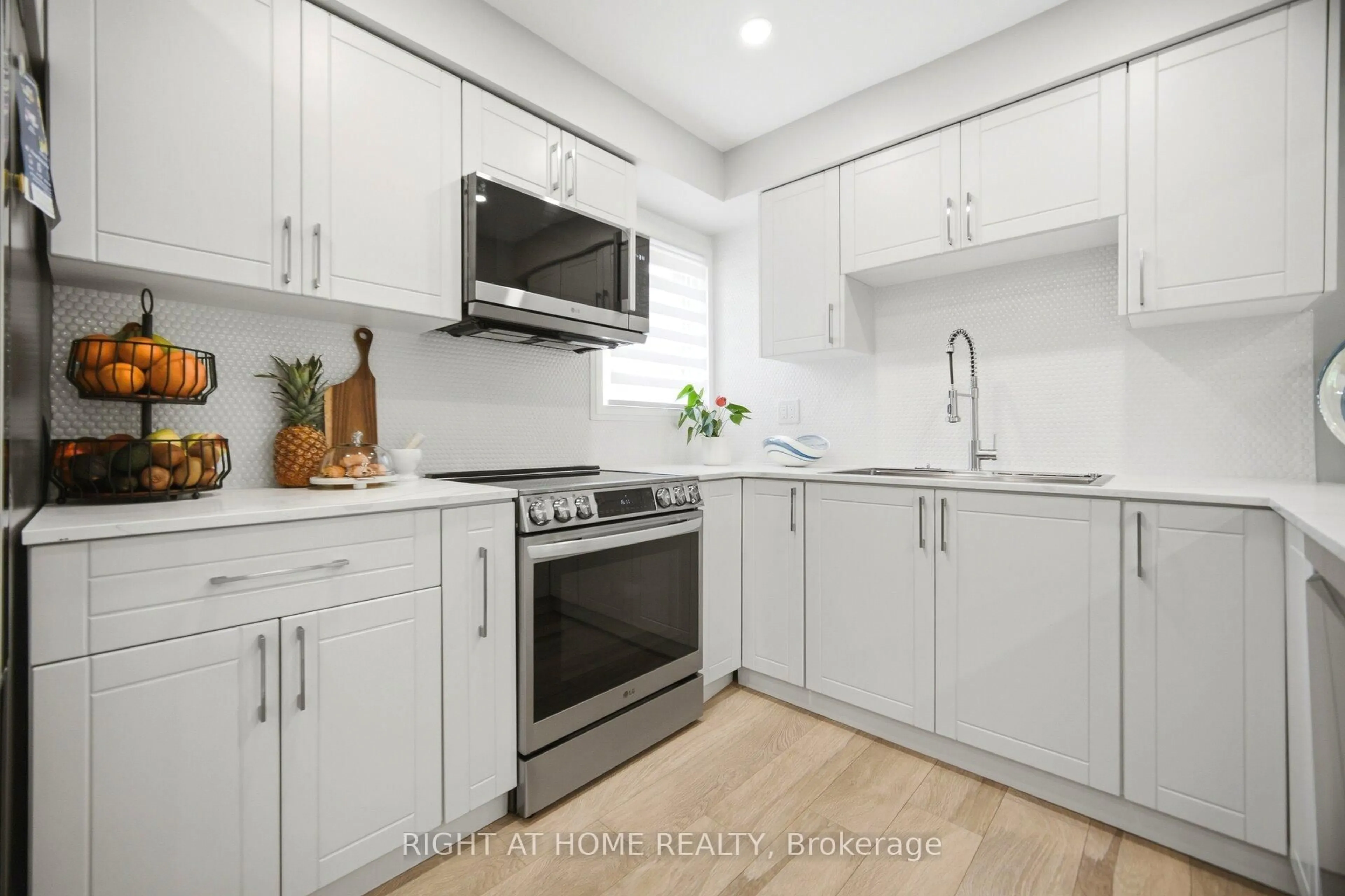 Unknown for 24 REID Dr #8, Mississauga Ontario L5M 2A6