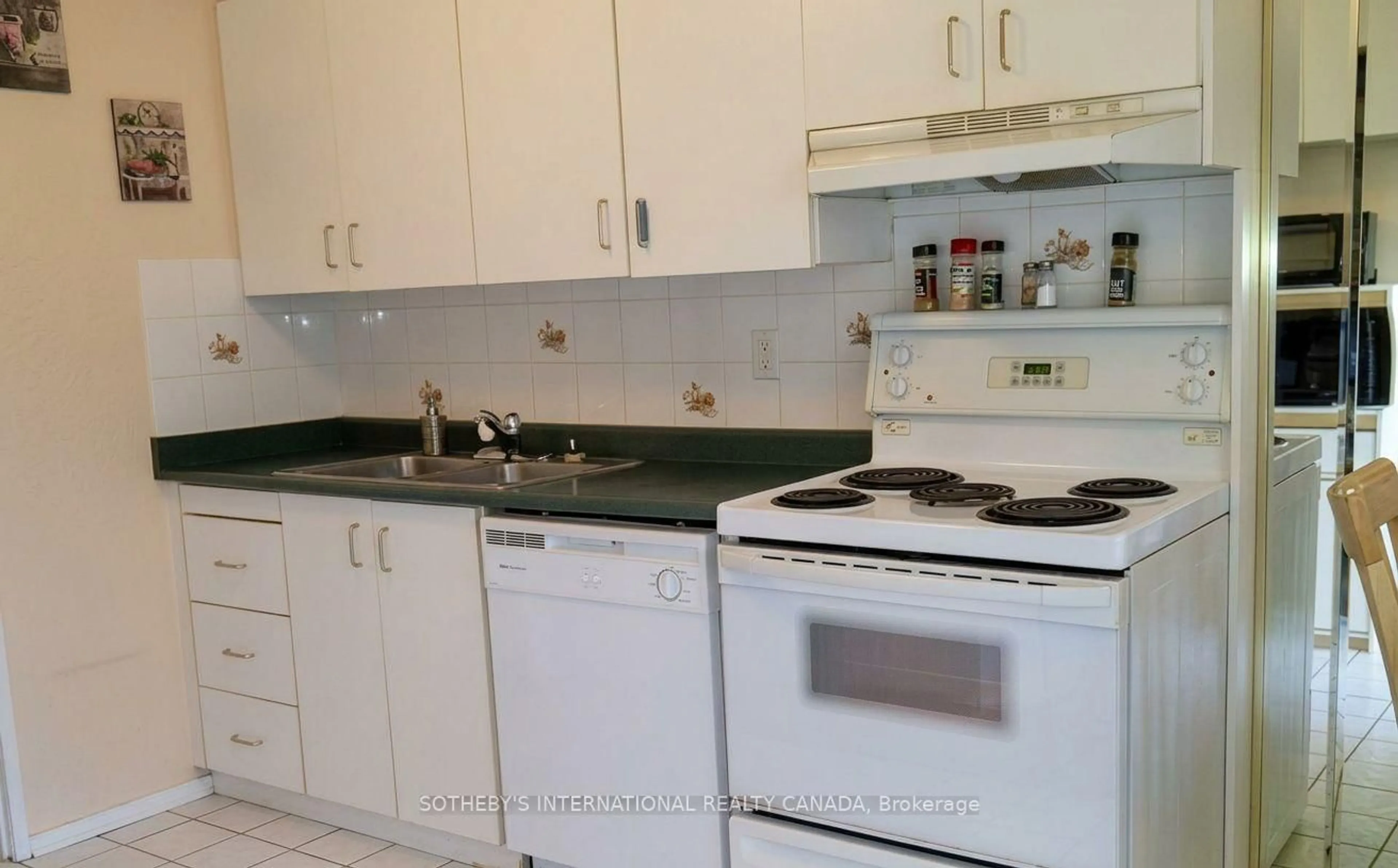 Standard kitchen, ceramic/tile floor for 2170 Bromsgrove Rd #184, Mississauga Ontario L5J 4J2