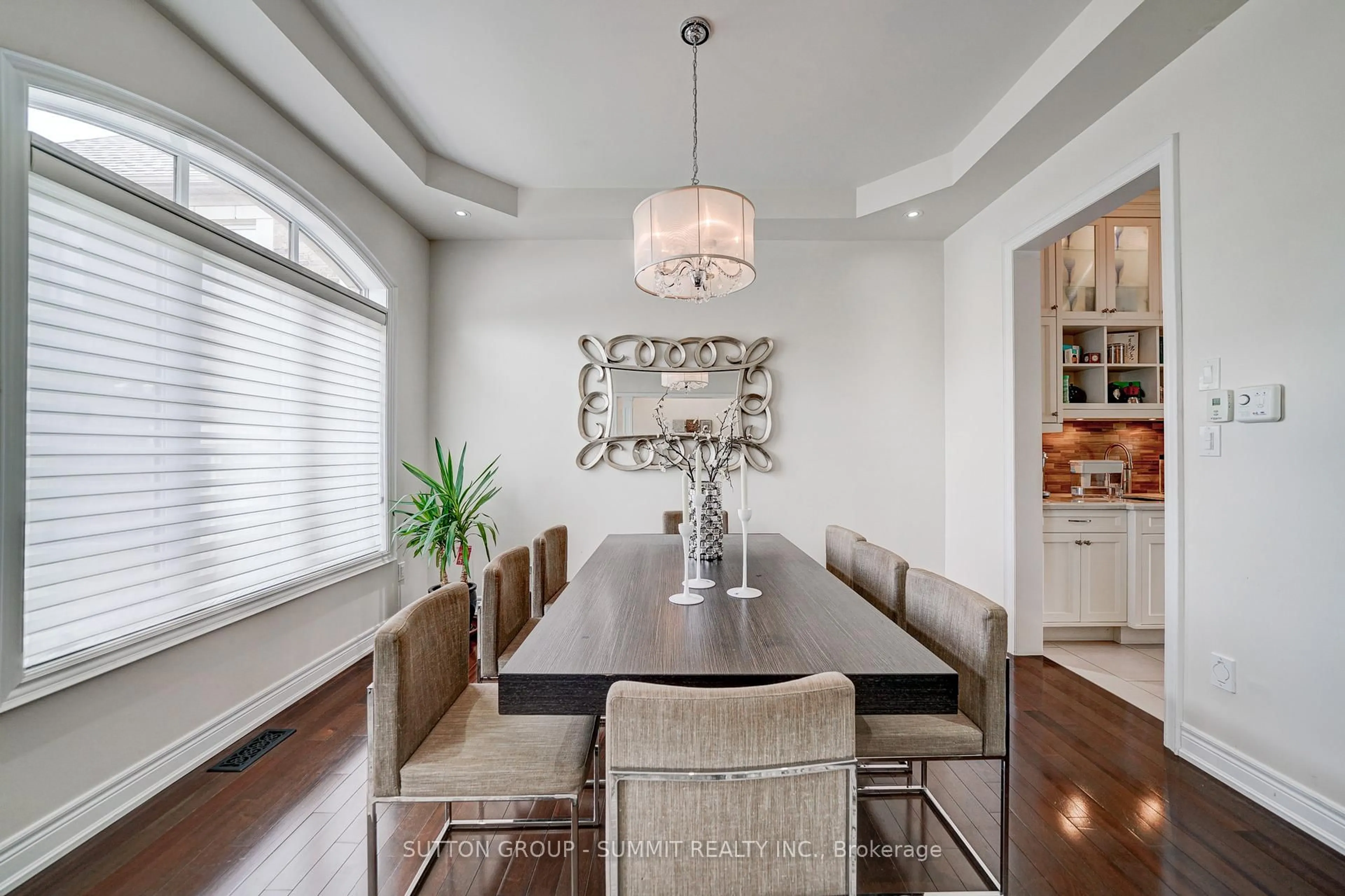 Dining room, wood/laminate floor for 6 Flanders Rd, Brampton Ontario L6X 0W3