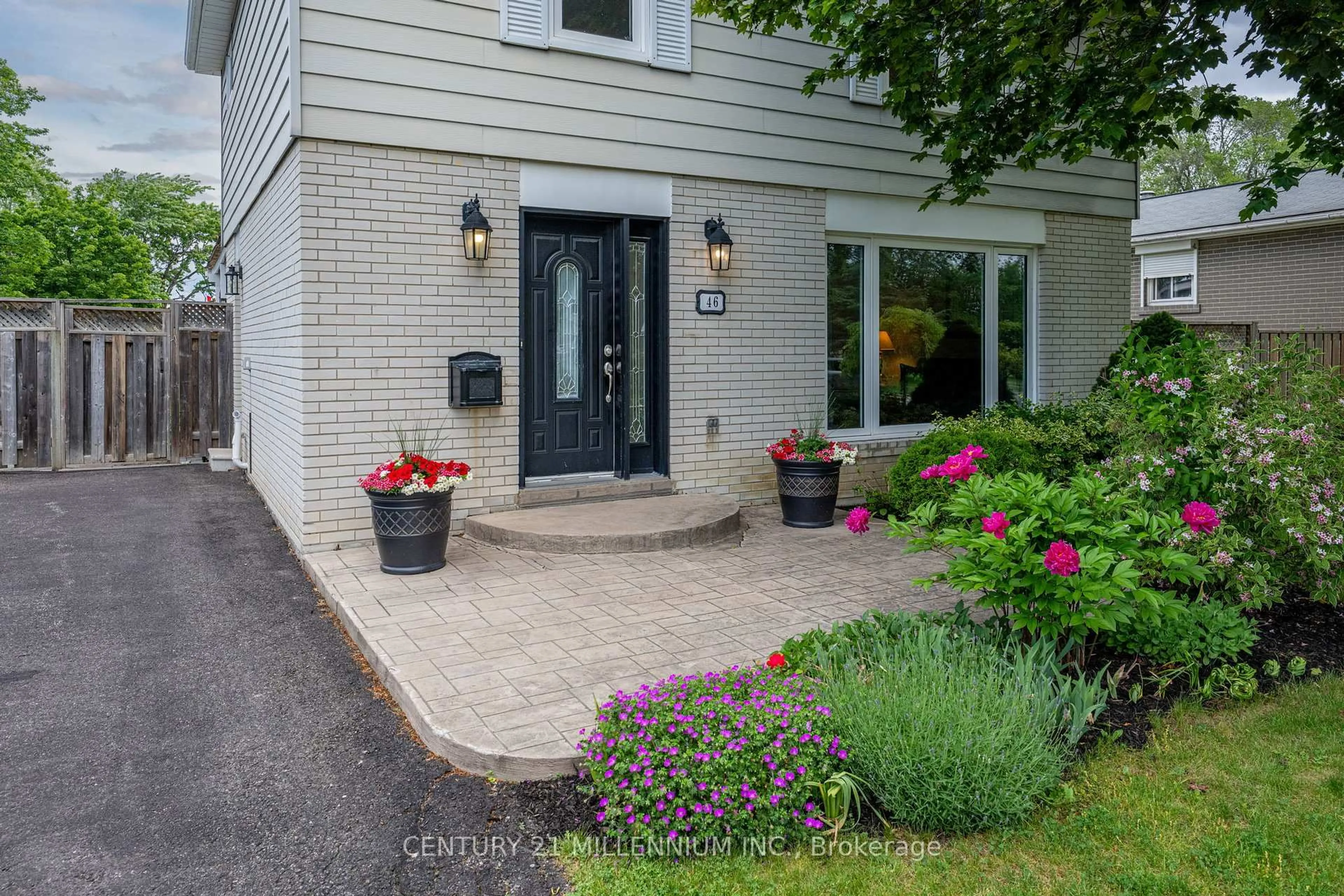 Unknown for 46 Dunblaine Cres, Brampton Ontario L6T 3H2