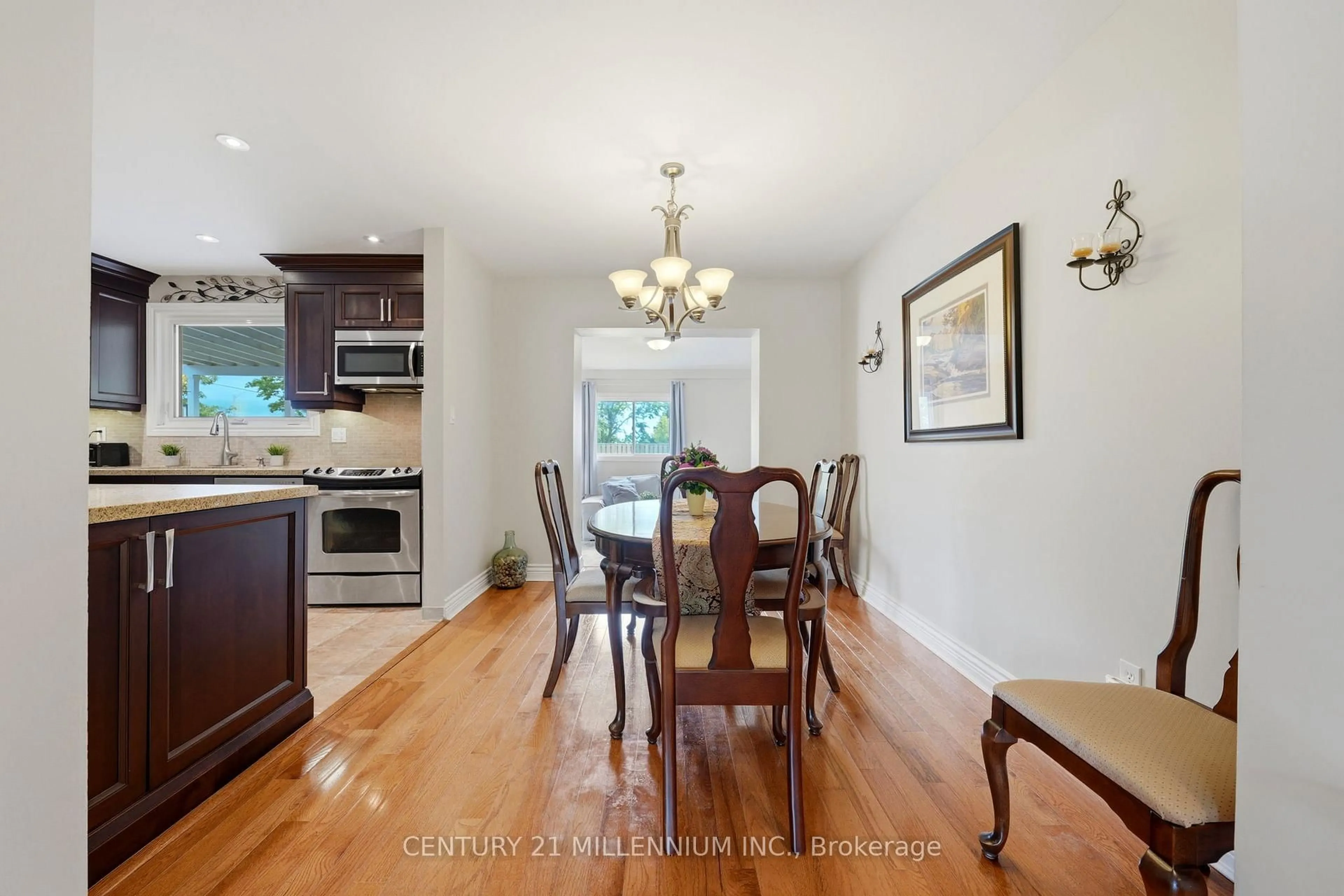Dining room, wood/laminate floor for 46 Dunblaine Cres, Brampton Ontario L6T 3H2