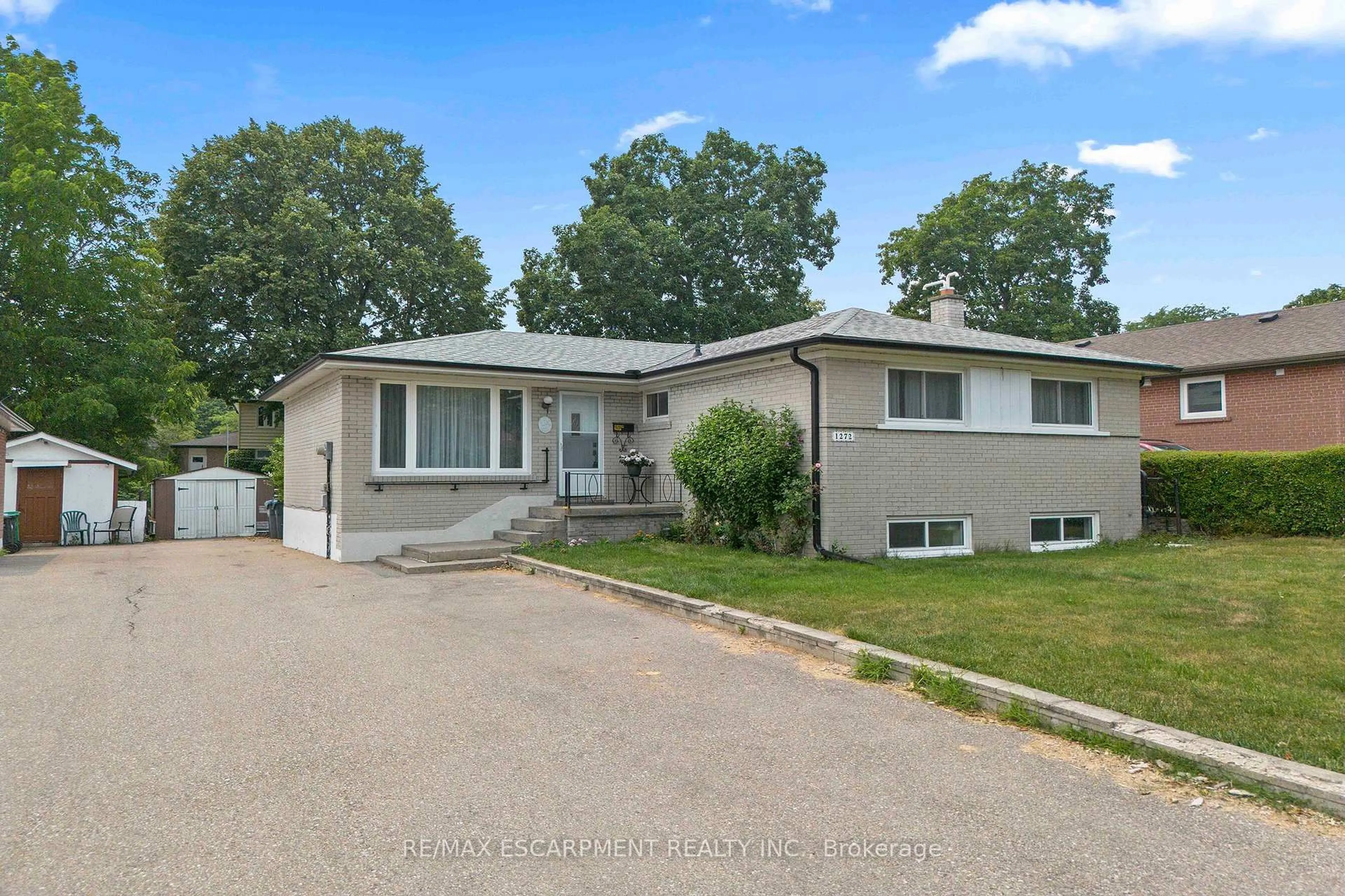 Home with vinyl exterior material, street for 1272 Kelly Rd, Mississauga Ontario L5J 3T9