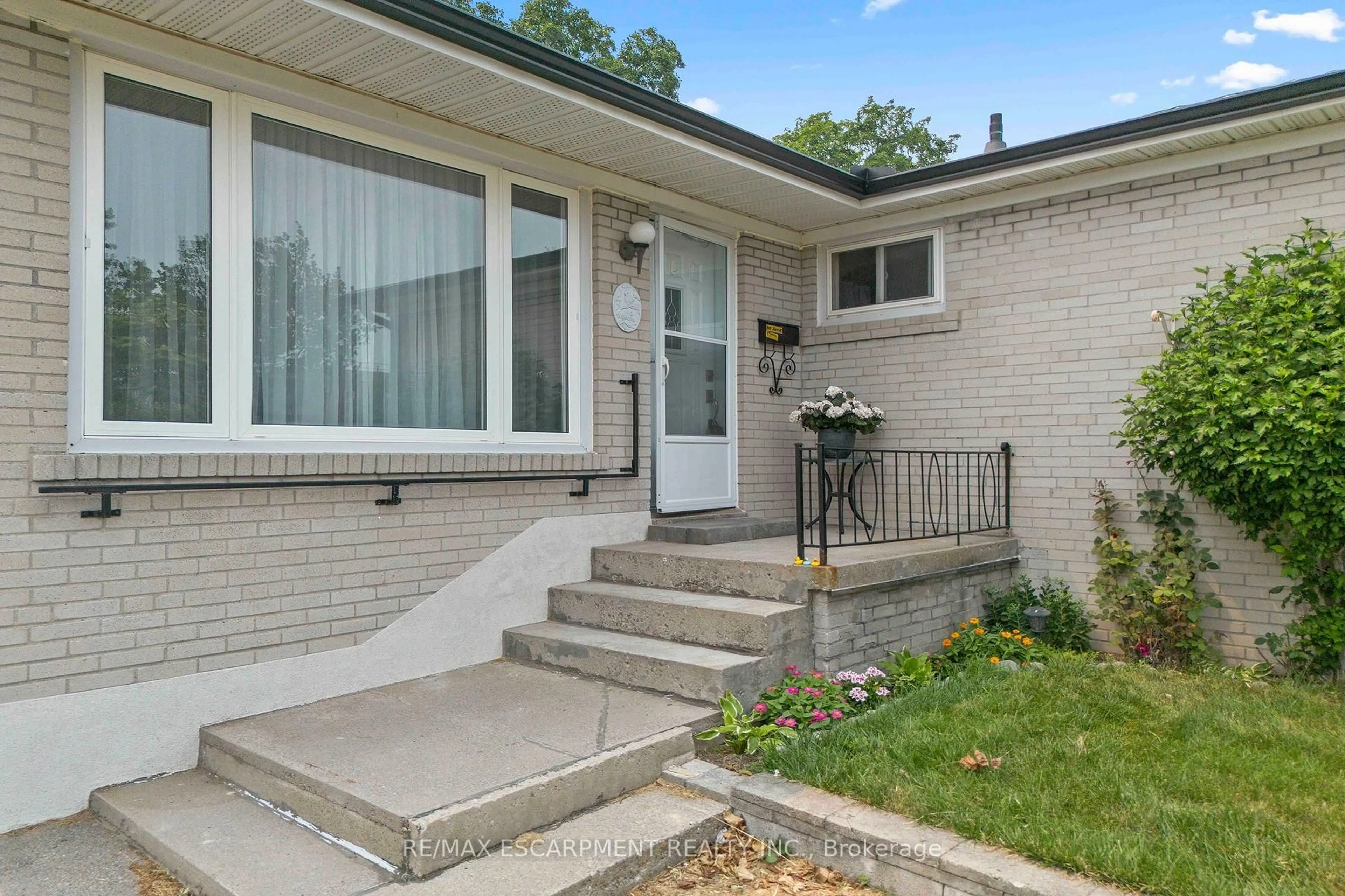 Home with brick exterior material, street for 1272 Kelly Rd, Mississauga Ontario L5J 3T9