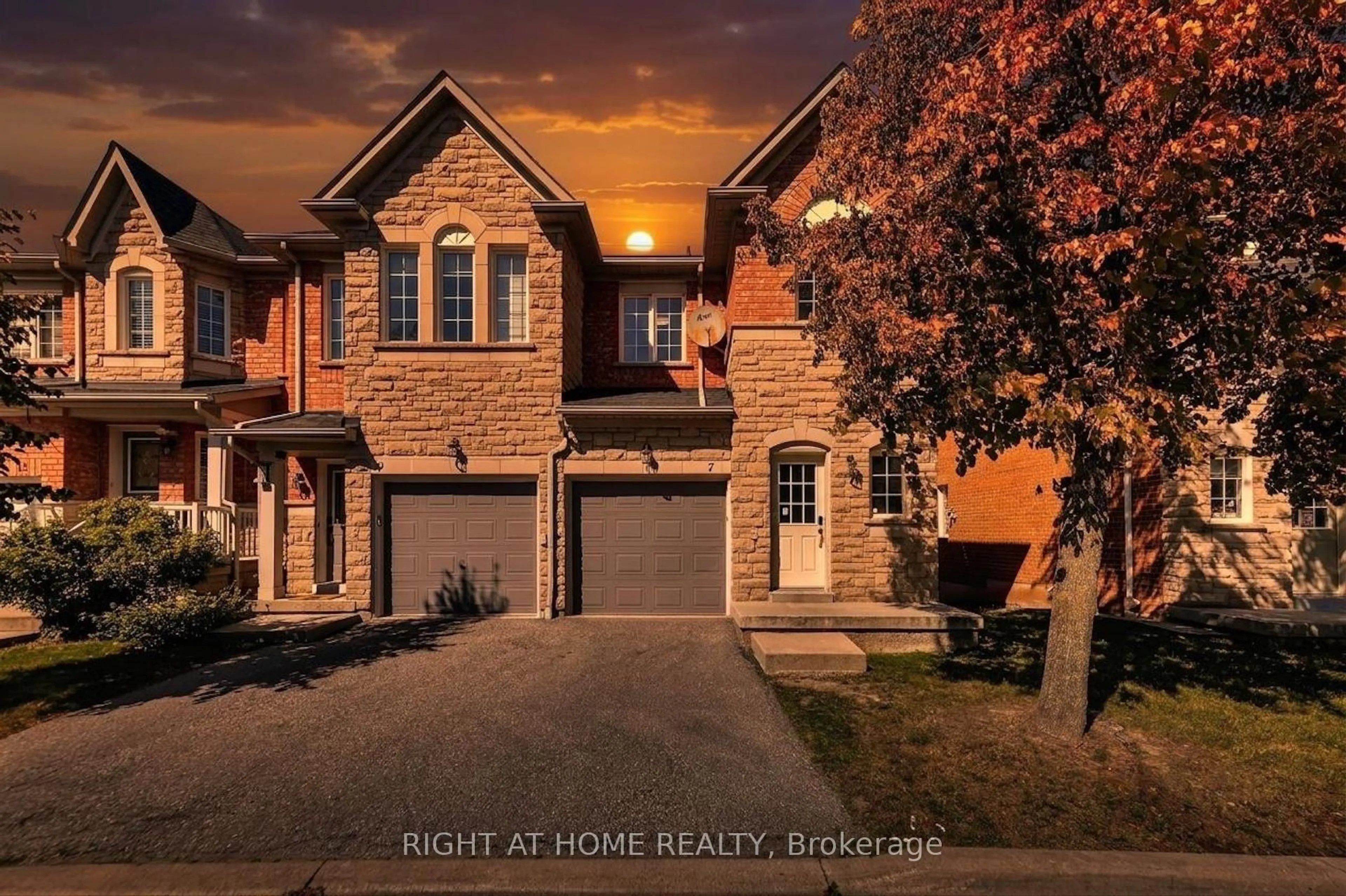 Home with brick exterior material, street for 5260 Mcfarren Blvd #7, Mississauga Ontario L5M 7J1