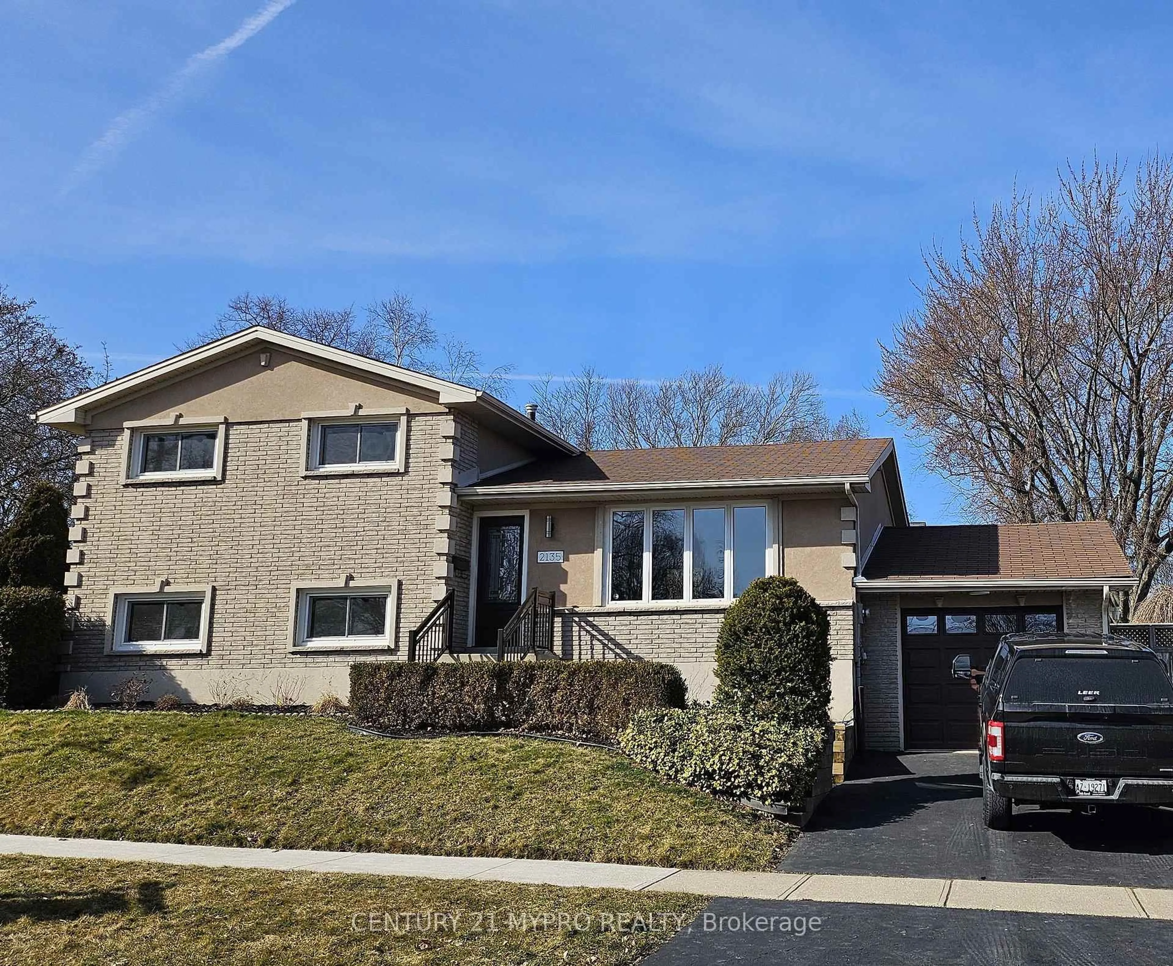Unknown for 2135 Cobblestone Dr, Burlington Ontario L7P 3K2