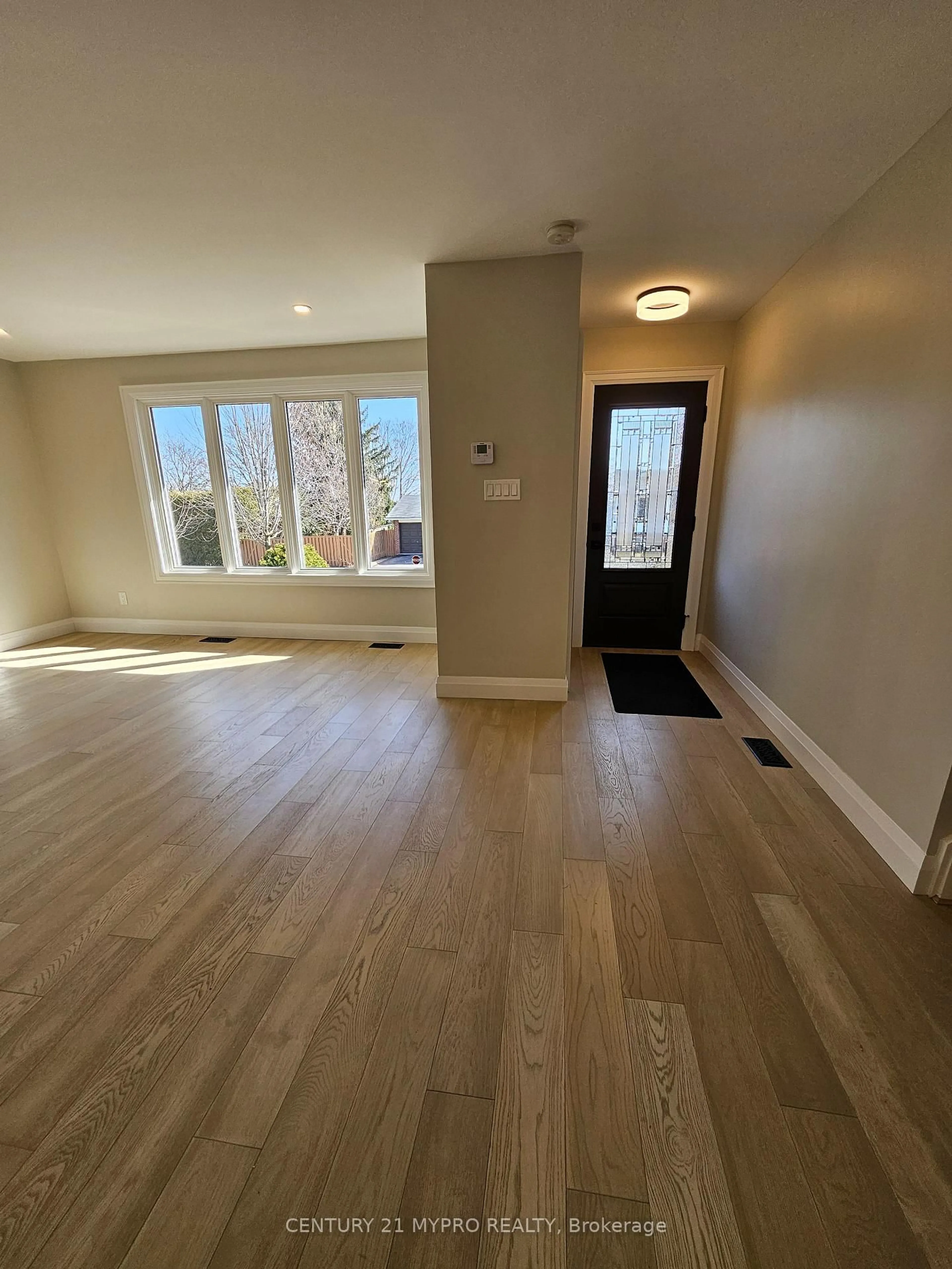 A pic of a room for 2135 Cobblestone Dr, Burlington Ontario L7P 3K2