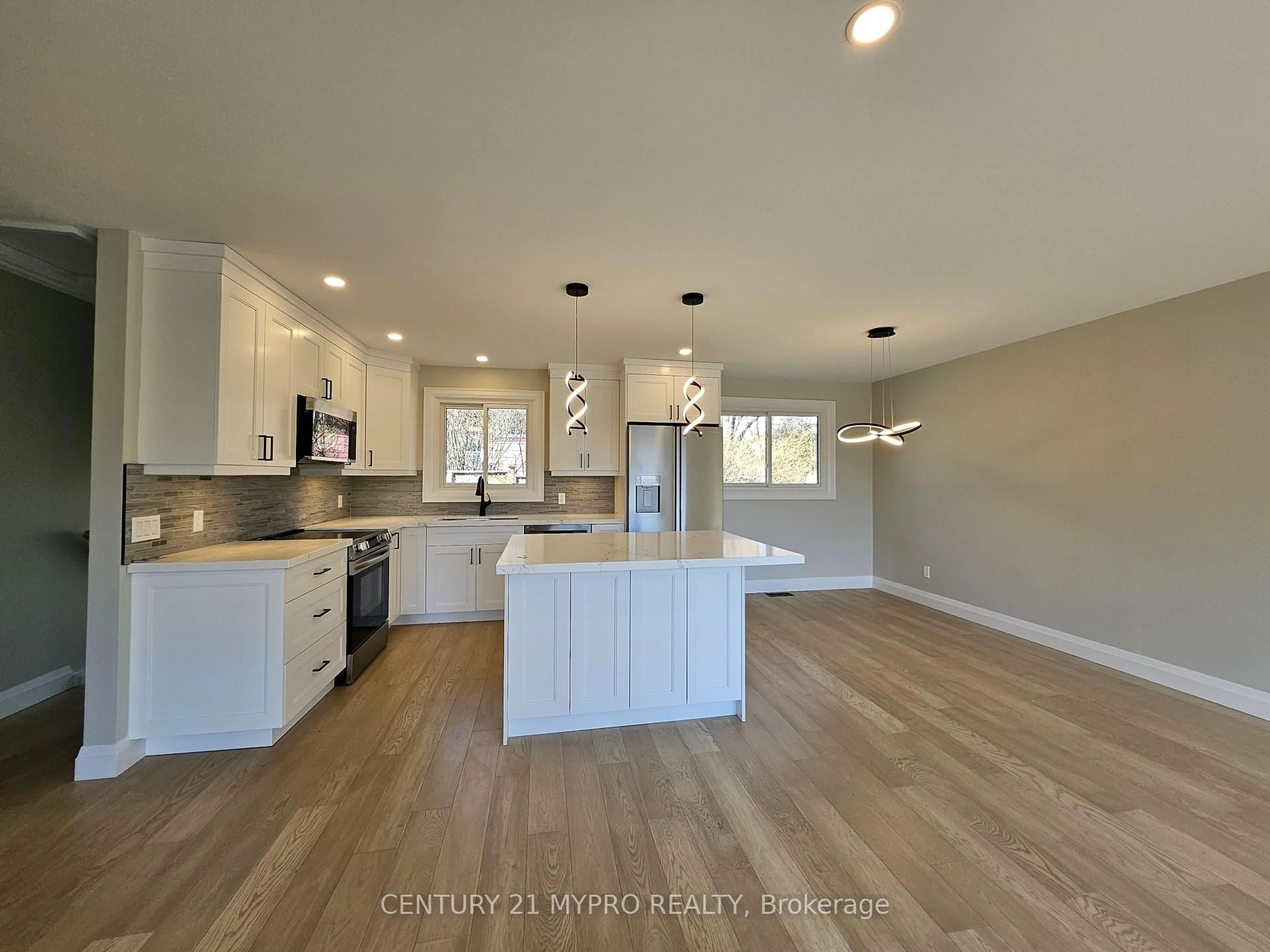 Open concept kitchen, unknown for 2135 Cobblestone Dr, Burlington Ontario L7P 3K2