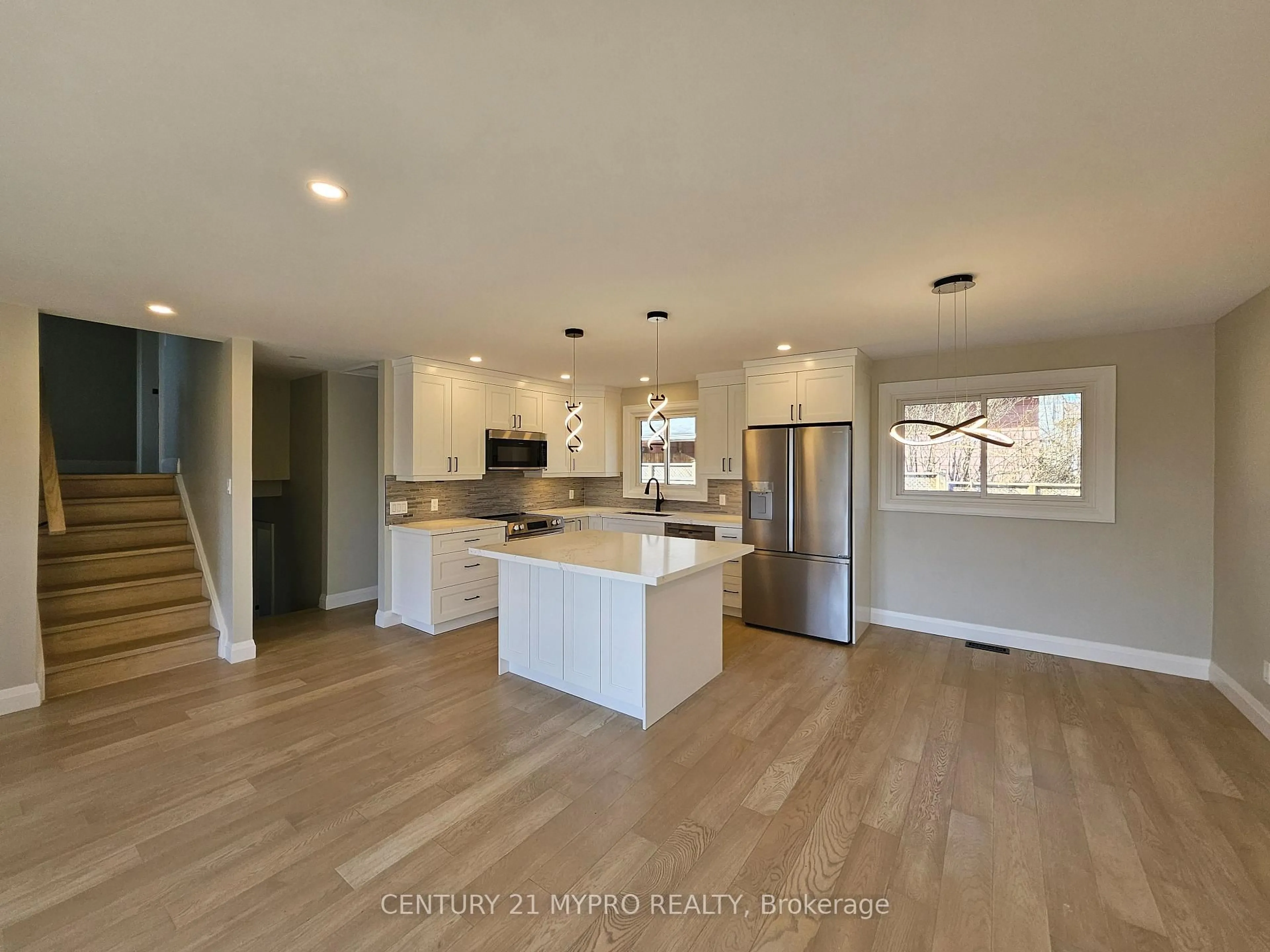 Open concept kitchen, unknown for 2135 Cobblestone Dr, Burlington Ontario L7P 3K2