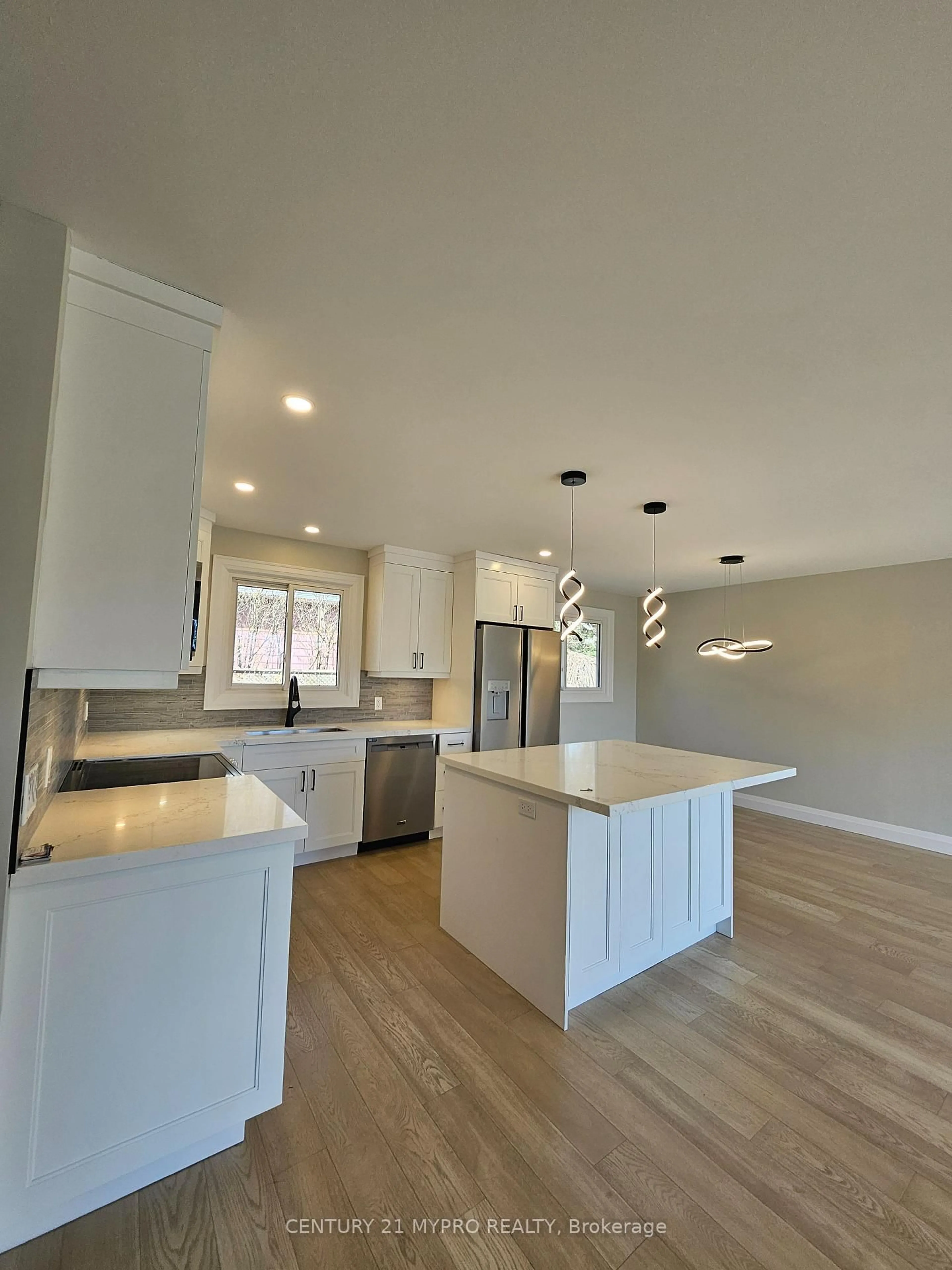 Open concept kitchen, wood/laminate floor for 2135 Cobblestone Dr, Burlington Ontario L7P 3K2