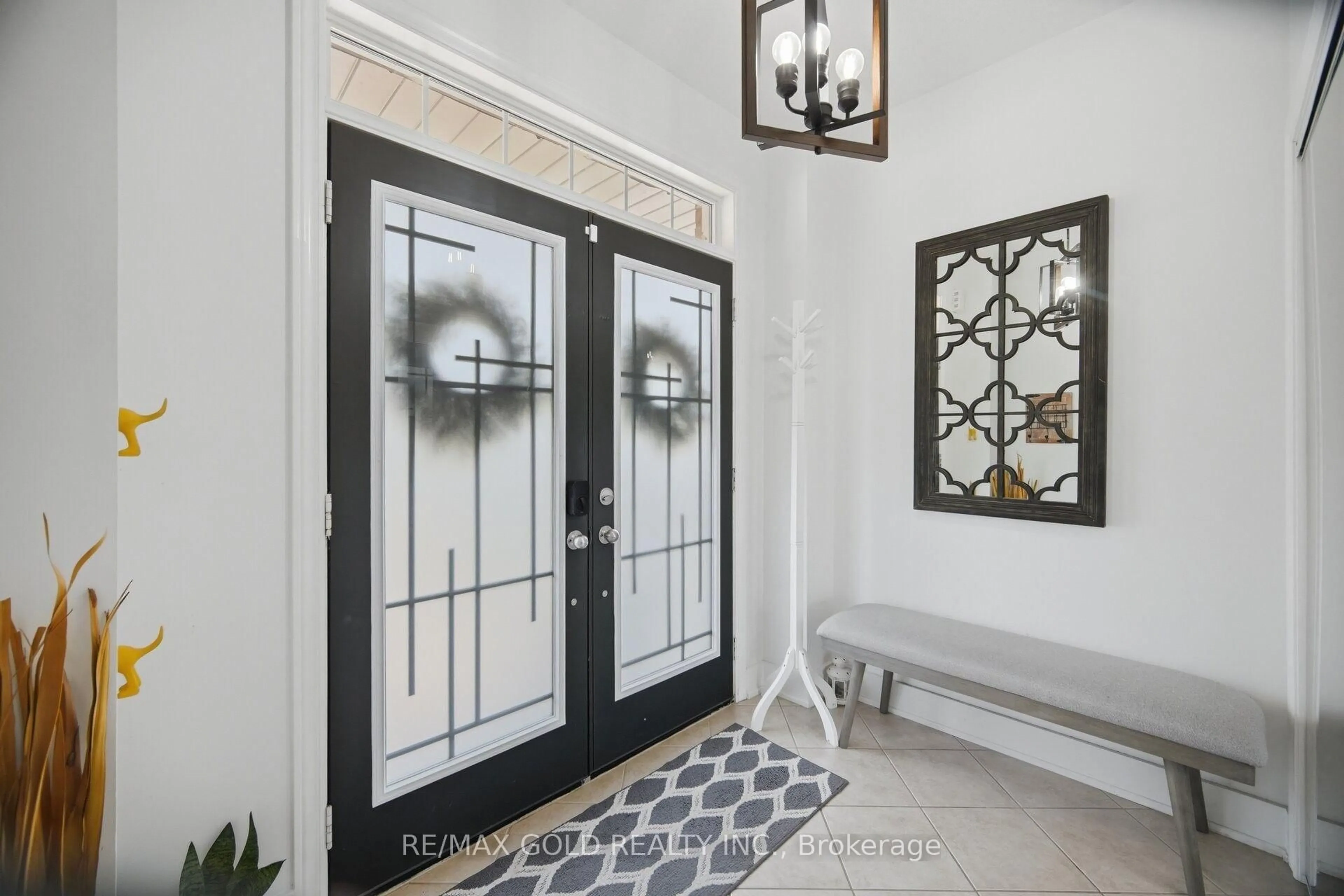 Indoor entryway for 22 Mulgrave St, Brampton Ontario L6P 3H2