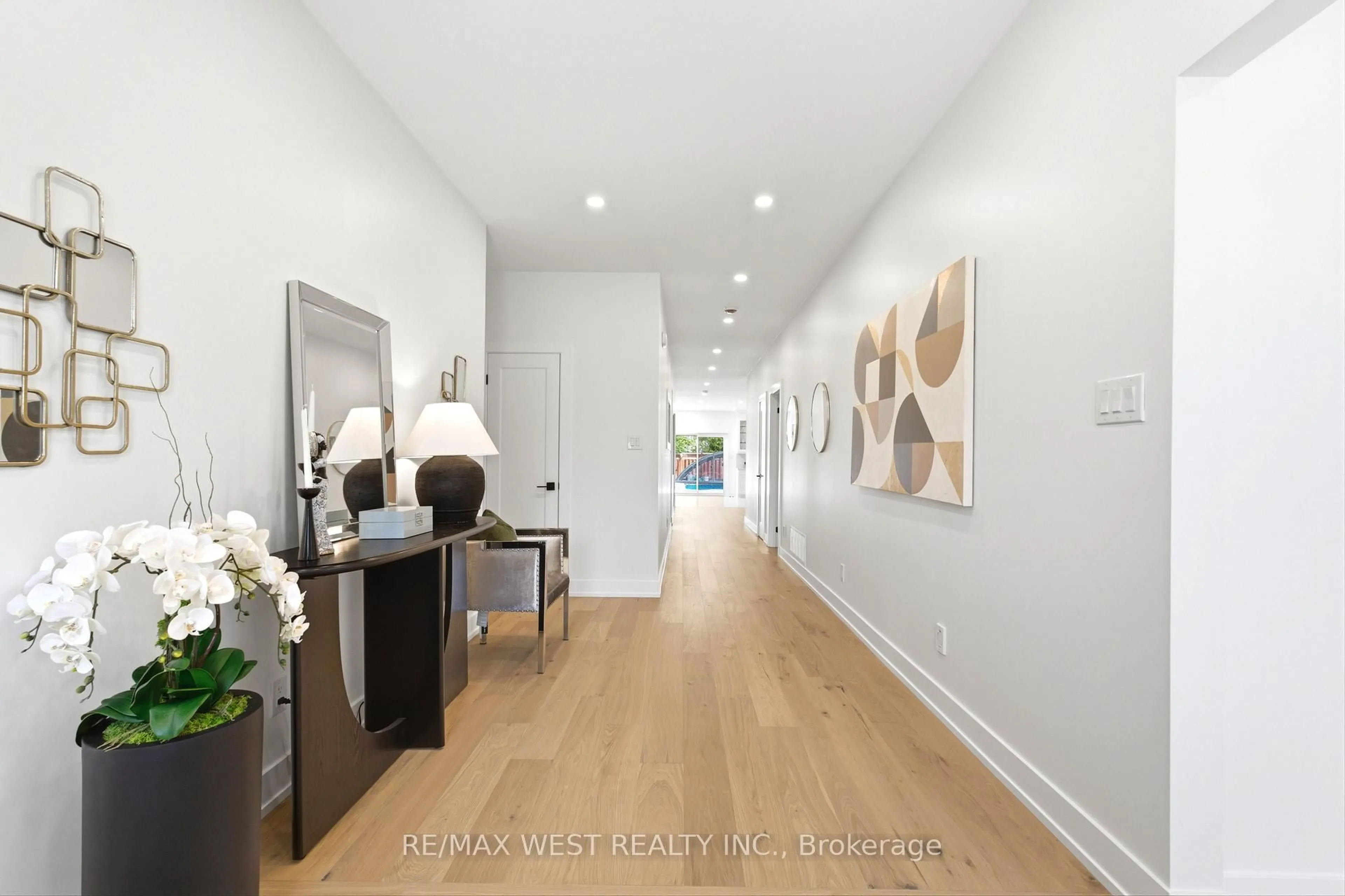 Indoor entryway for 3163 Rolling Stone Crt, Mississauga Ontario L5B 4G5