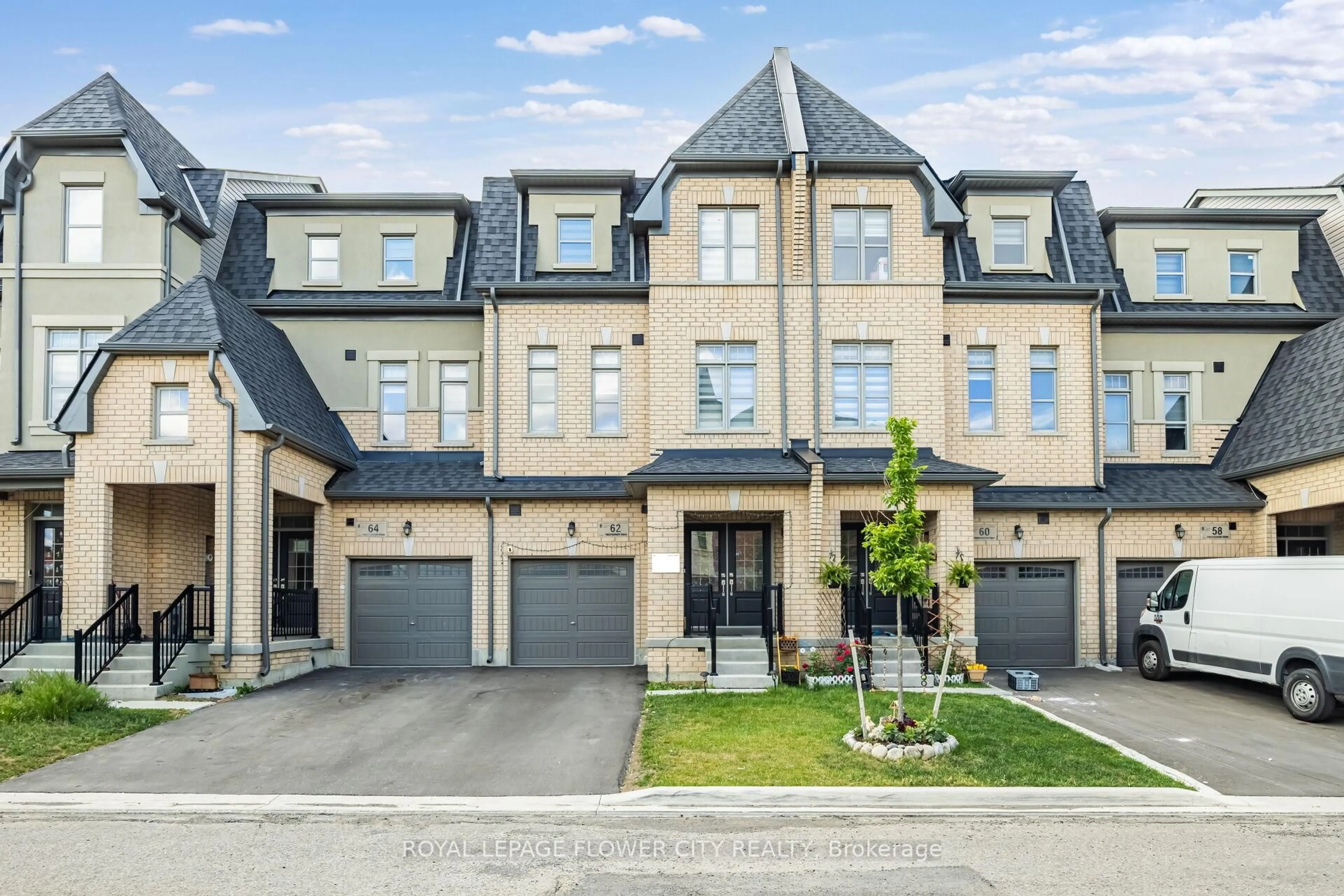 A pic from outside/outdoor area/front of a property/back of a property/a pic from drone, street for 62 Foxsparrow Rd, Brampton Ontario L6R 4E1