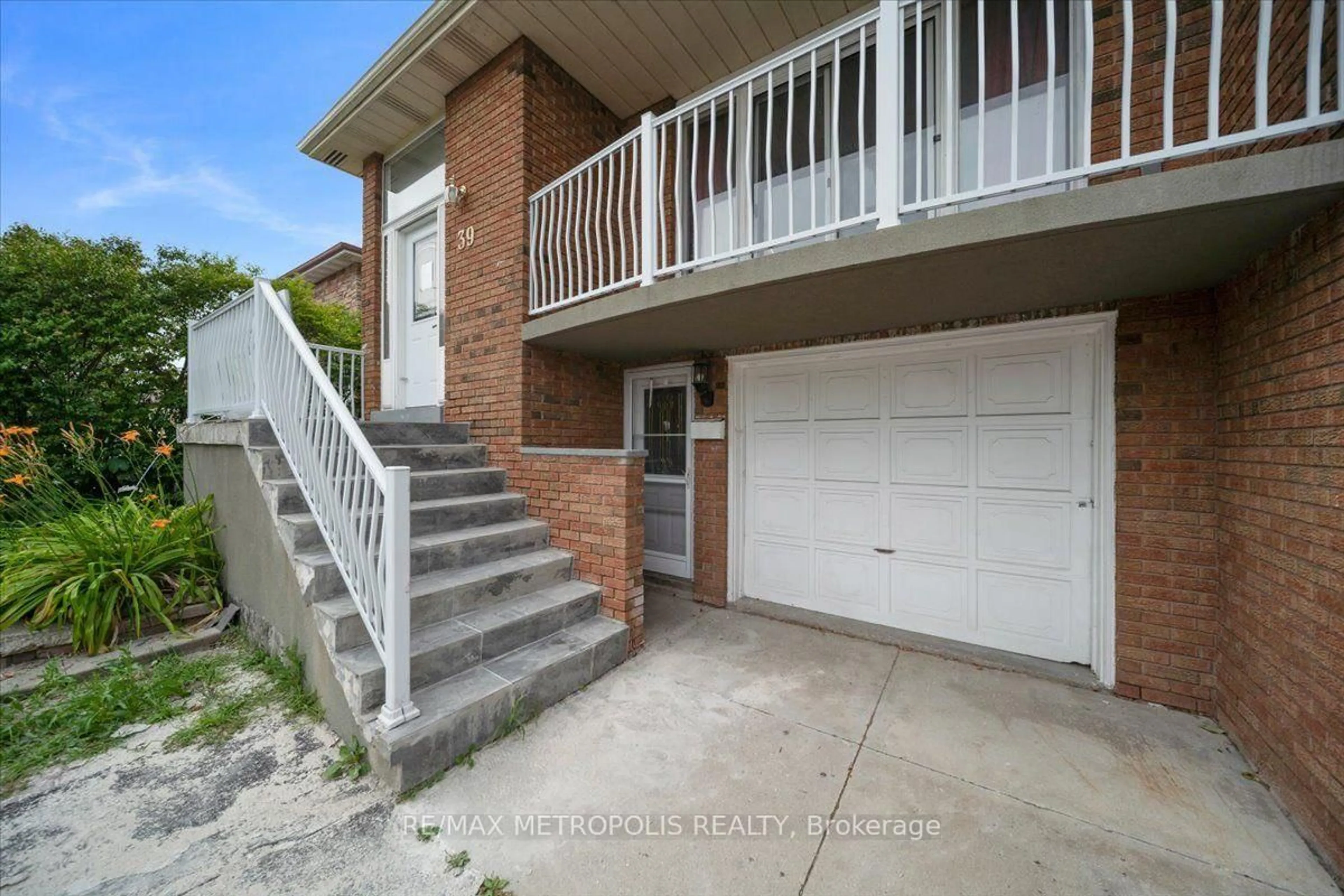 Unknown for 39 Jellicoe Cres, Brampton Ontario L6S 3H7