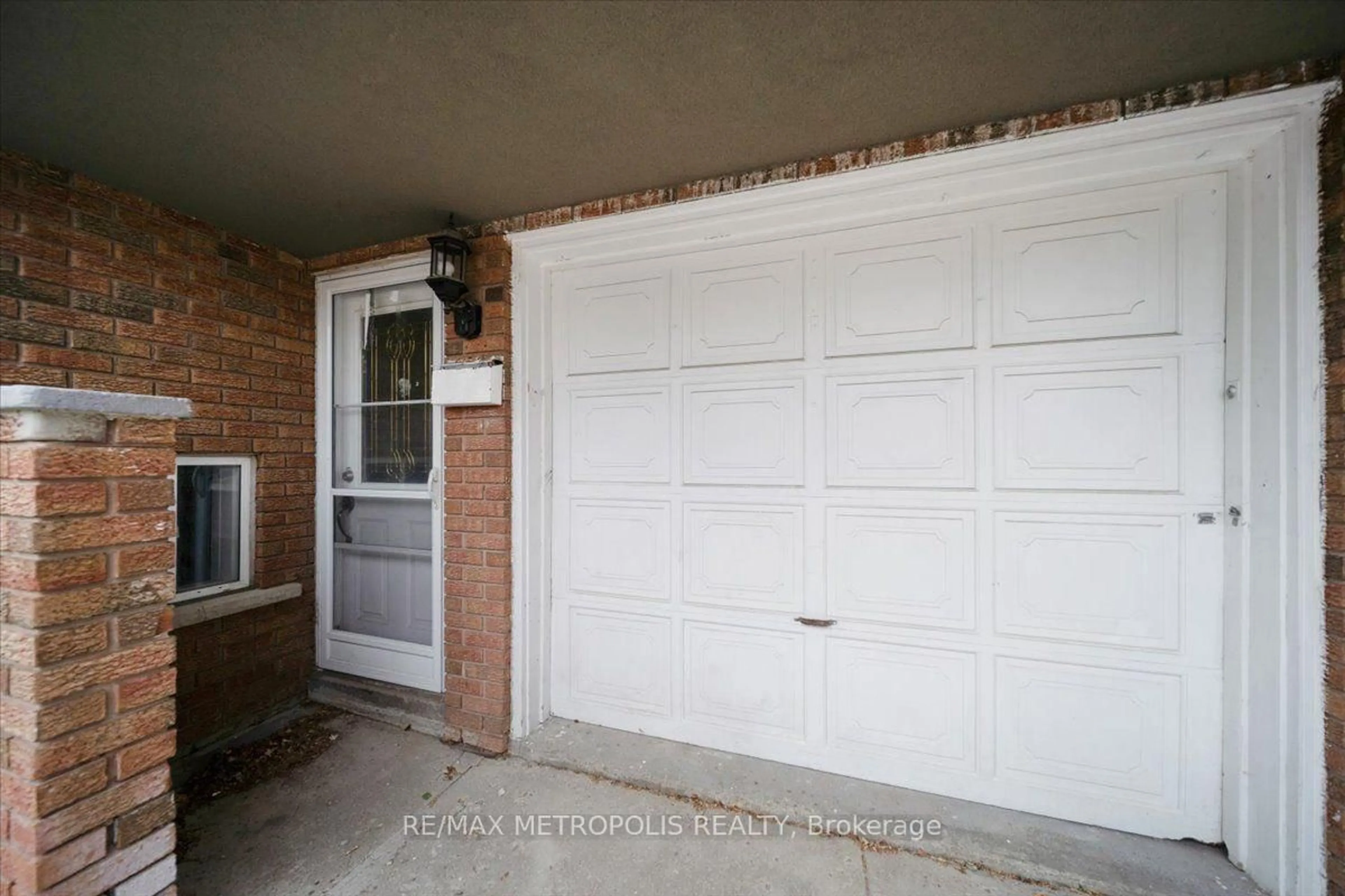 Unknown for 39 Jellicoe Cres, Brampton Ontario L6S 3H7