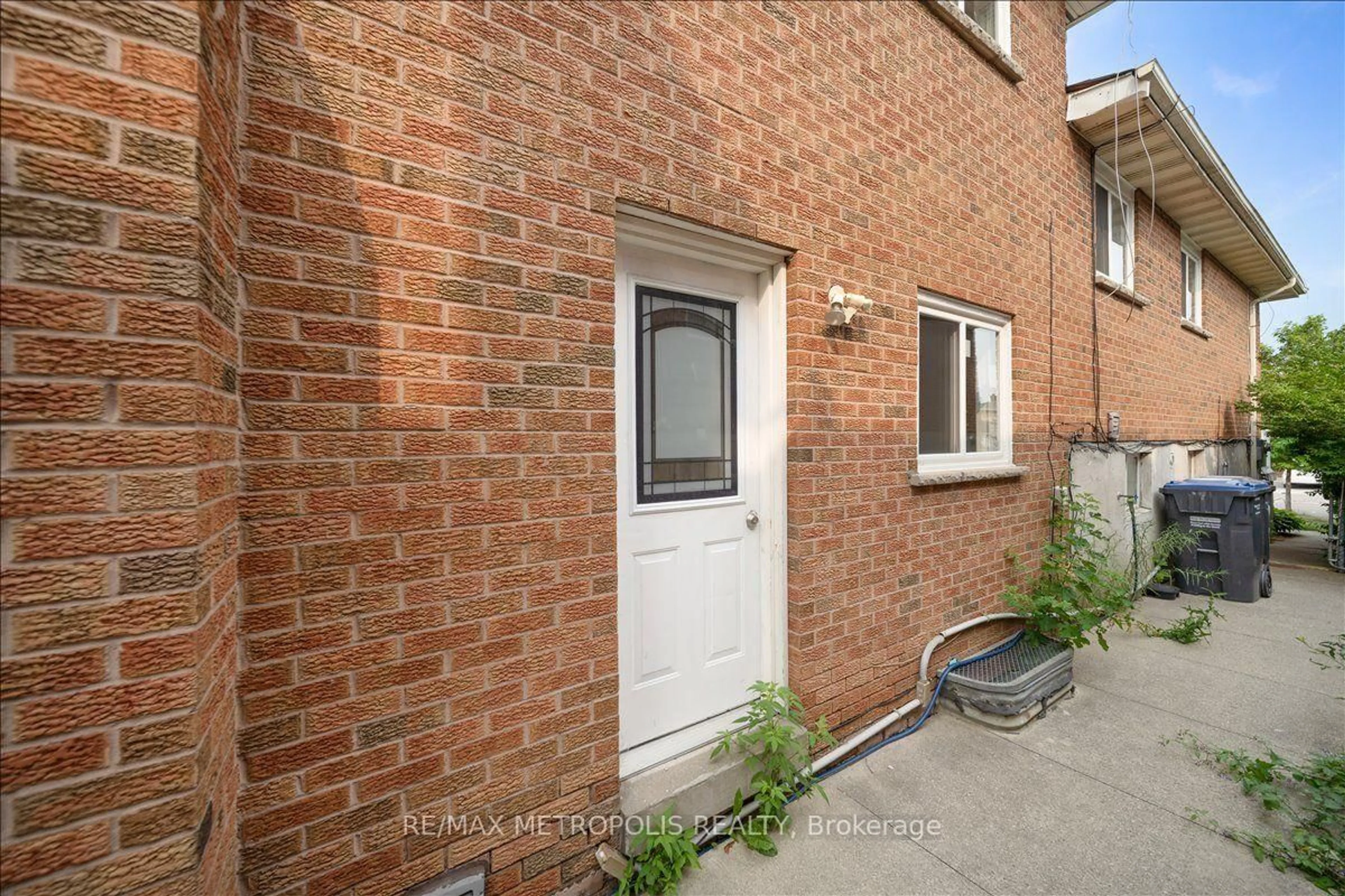 Home with brick exterior material, street for 39 Jellicoe Cres, Brampton Ontario L6S 3H7