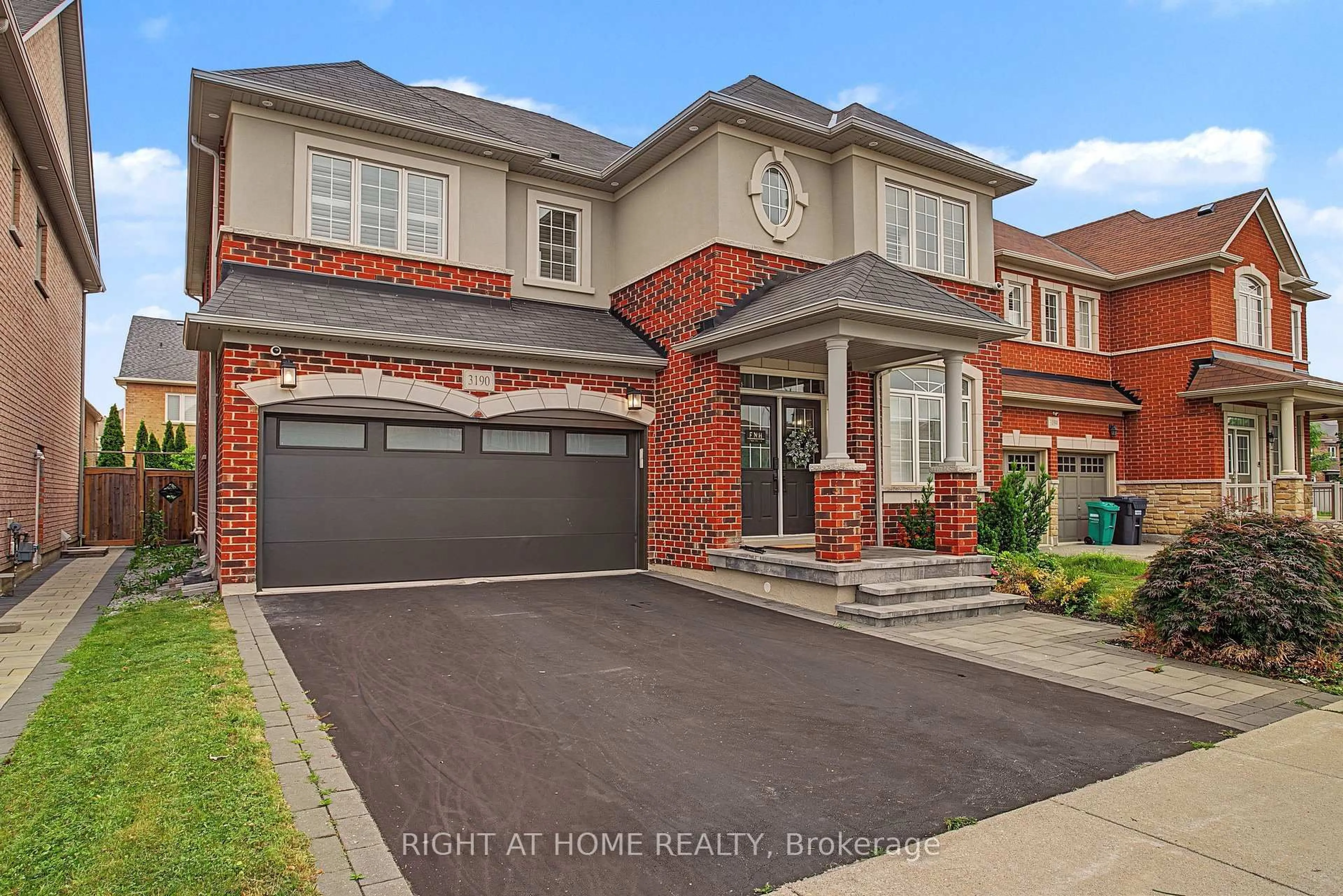 Home with brick exterior material, street for 3190 Southwind Rd, Mississauga Ontario L5M 0V8