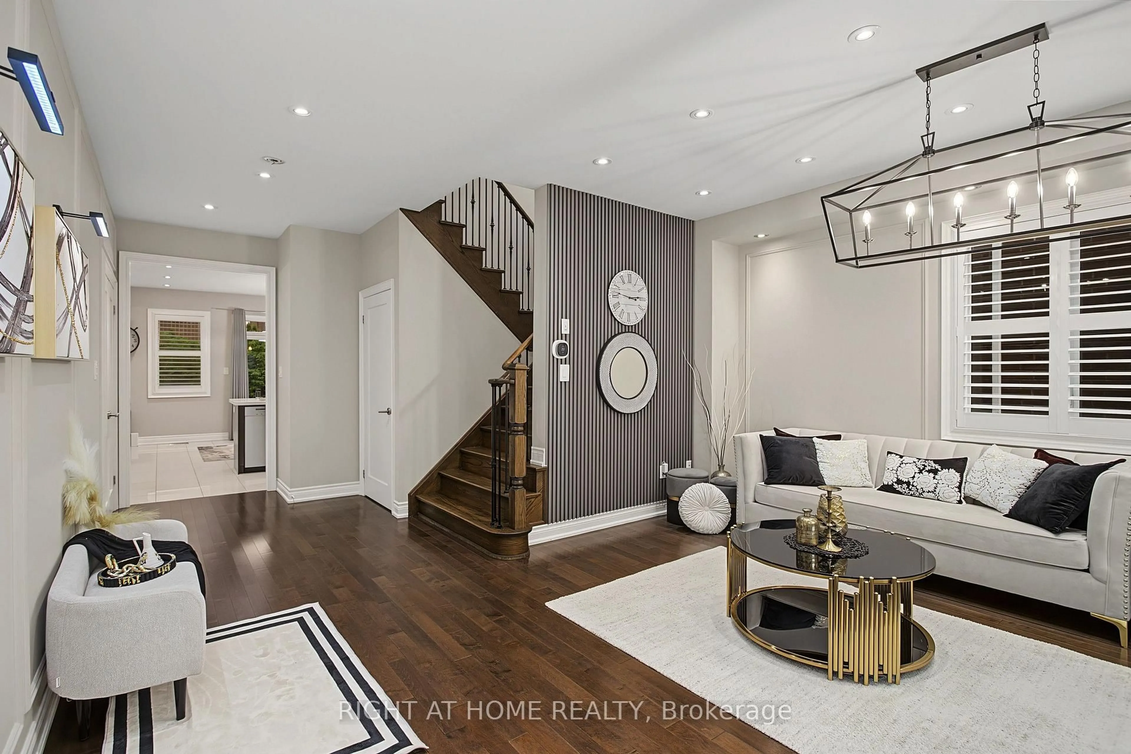 Indoor entryway for 3190 Southwind Rd, Mississauga Ontario L5M 0V8
