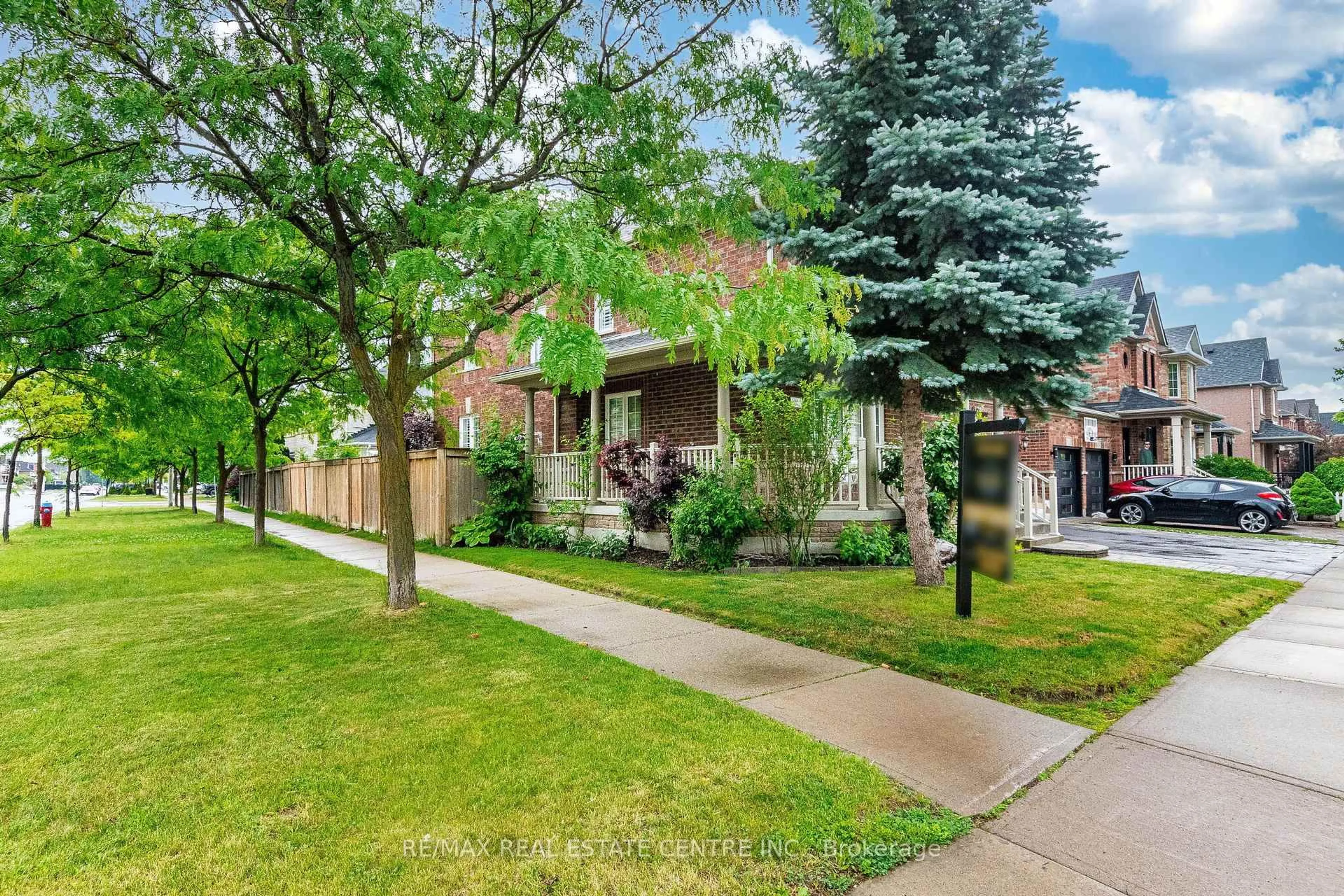 Patio, street for 1244 Field Dr, Milton Ontario L9T 6G4