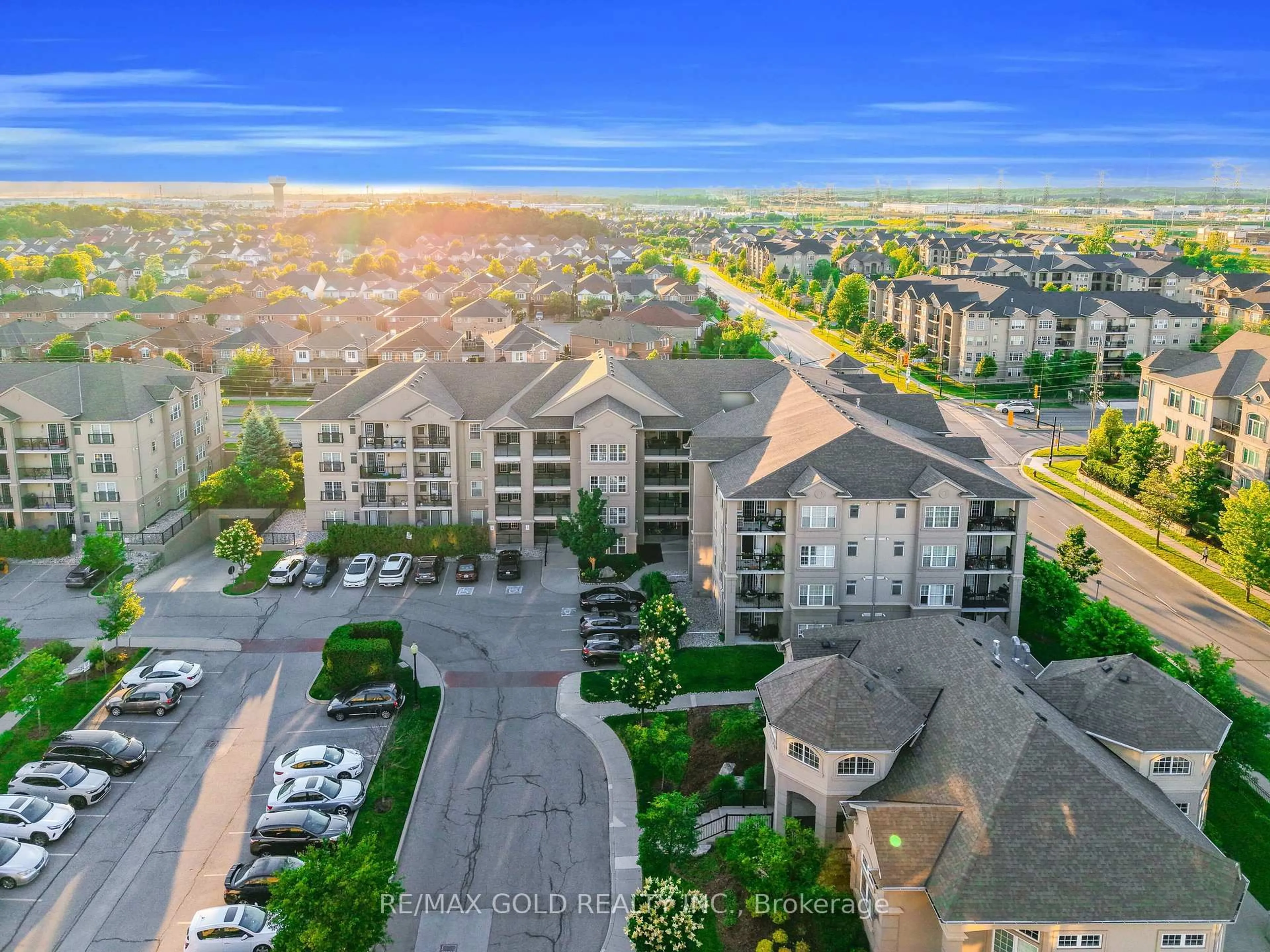 A pic from outside/outdoor area/front of a property/back of a property/a pic from drone, city buildings view from balcony for 1380 Main St #210, Milton Ontario L9T 7S4