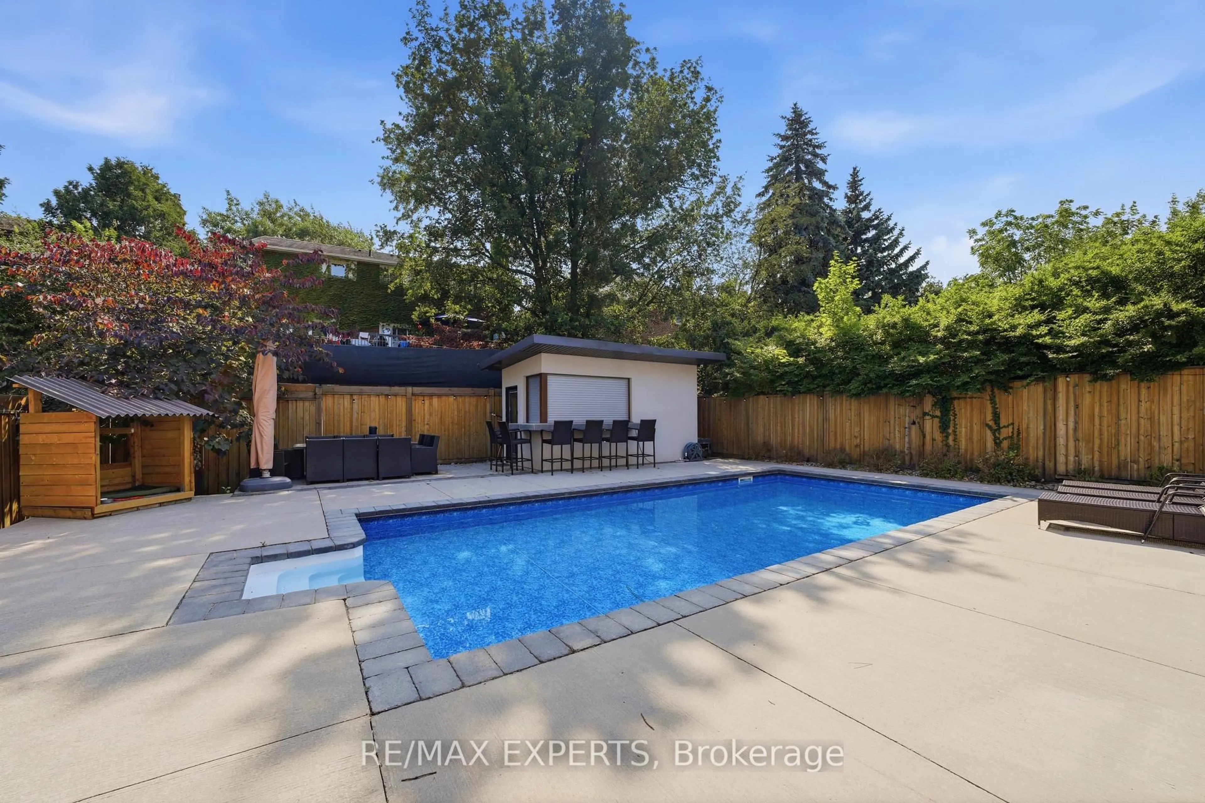 Pool for 3656 Sawmill Valley Dr, Mississauga Ontario L5L 2P6