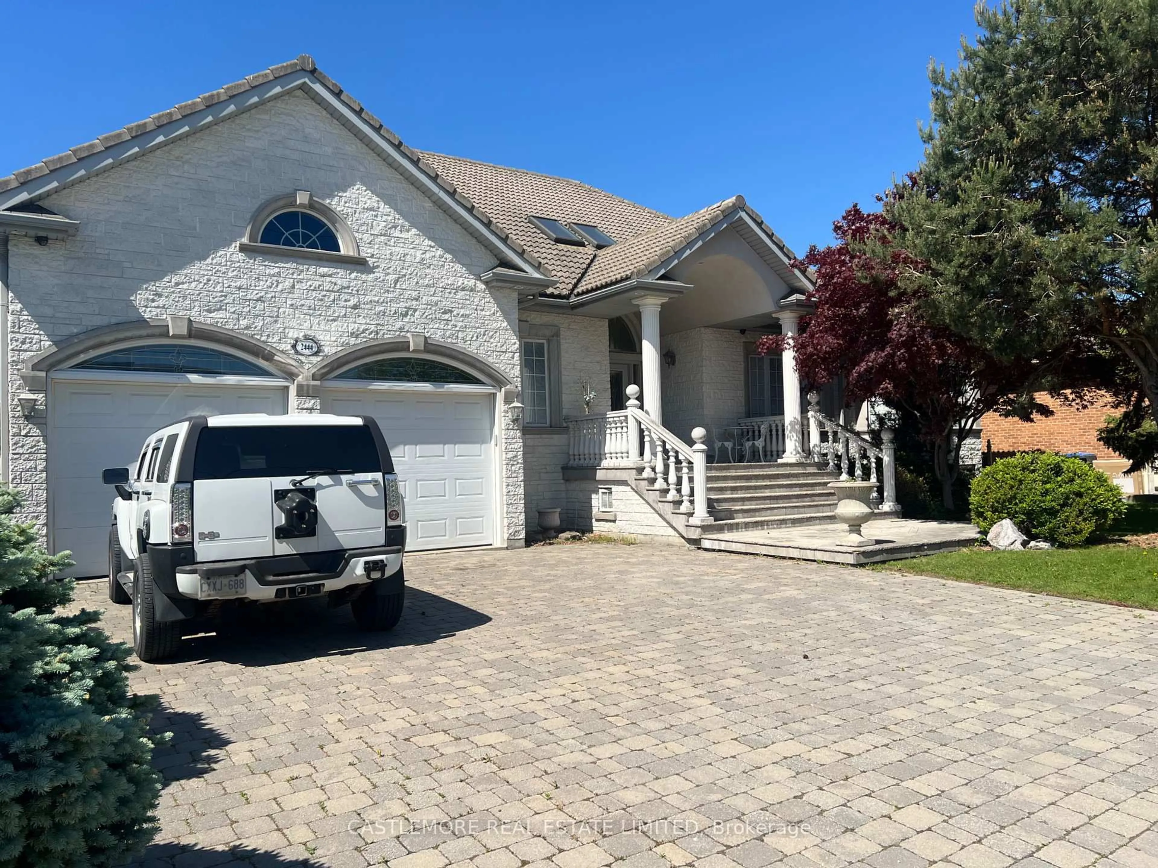 Unknown for 2444 hensall Rd, Mississauga Ontario L5A 2T2