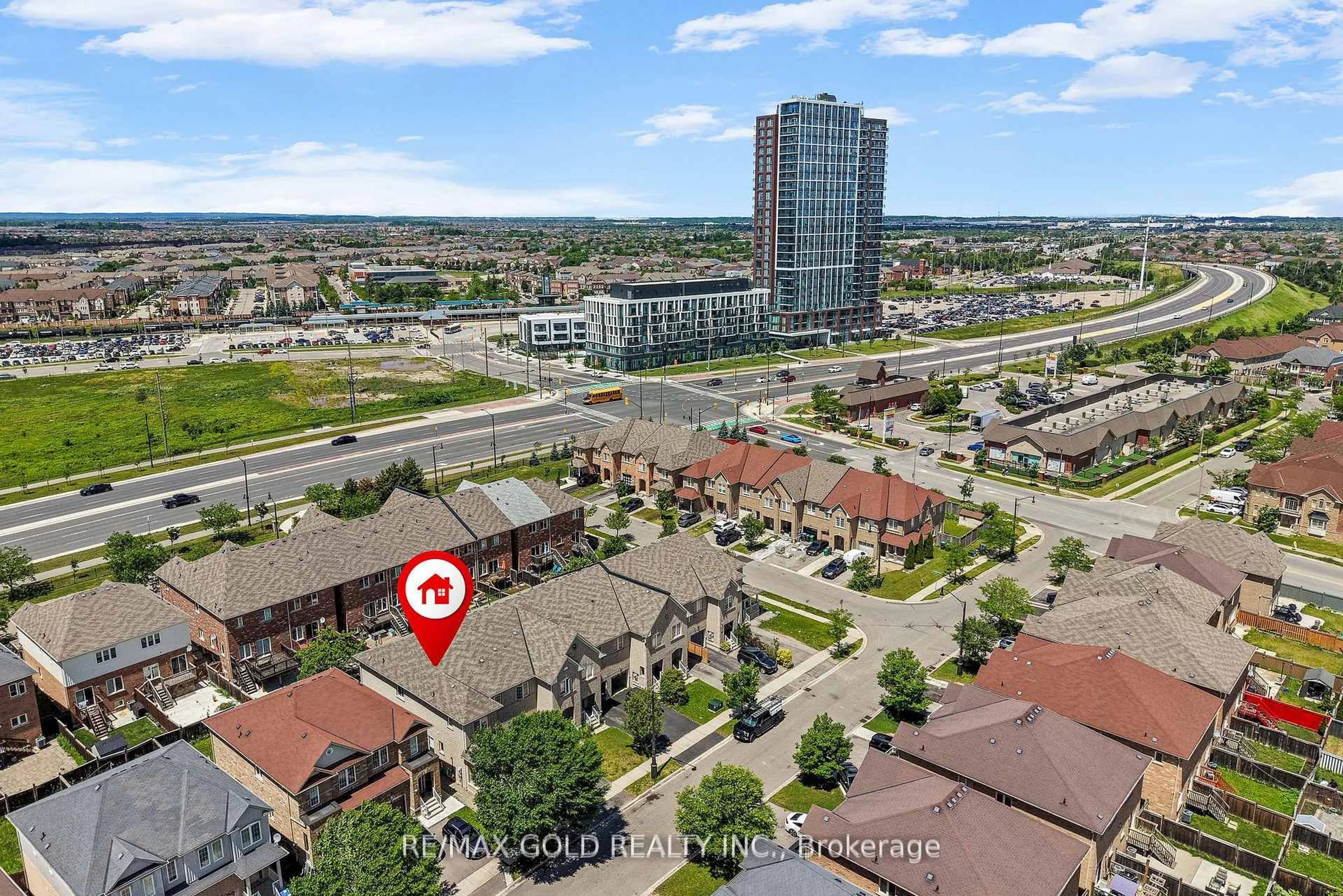 A pic from outside/outdoor area/front of a property/back of a property/a pic from drone, city buildings view from balcony for 25 Frenchpark Circ, Brampton Ontario L6X 0Y5