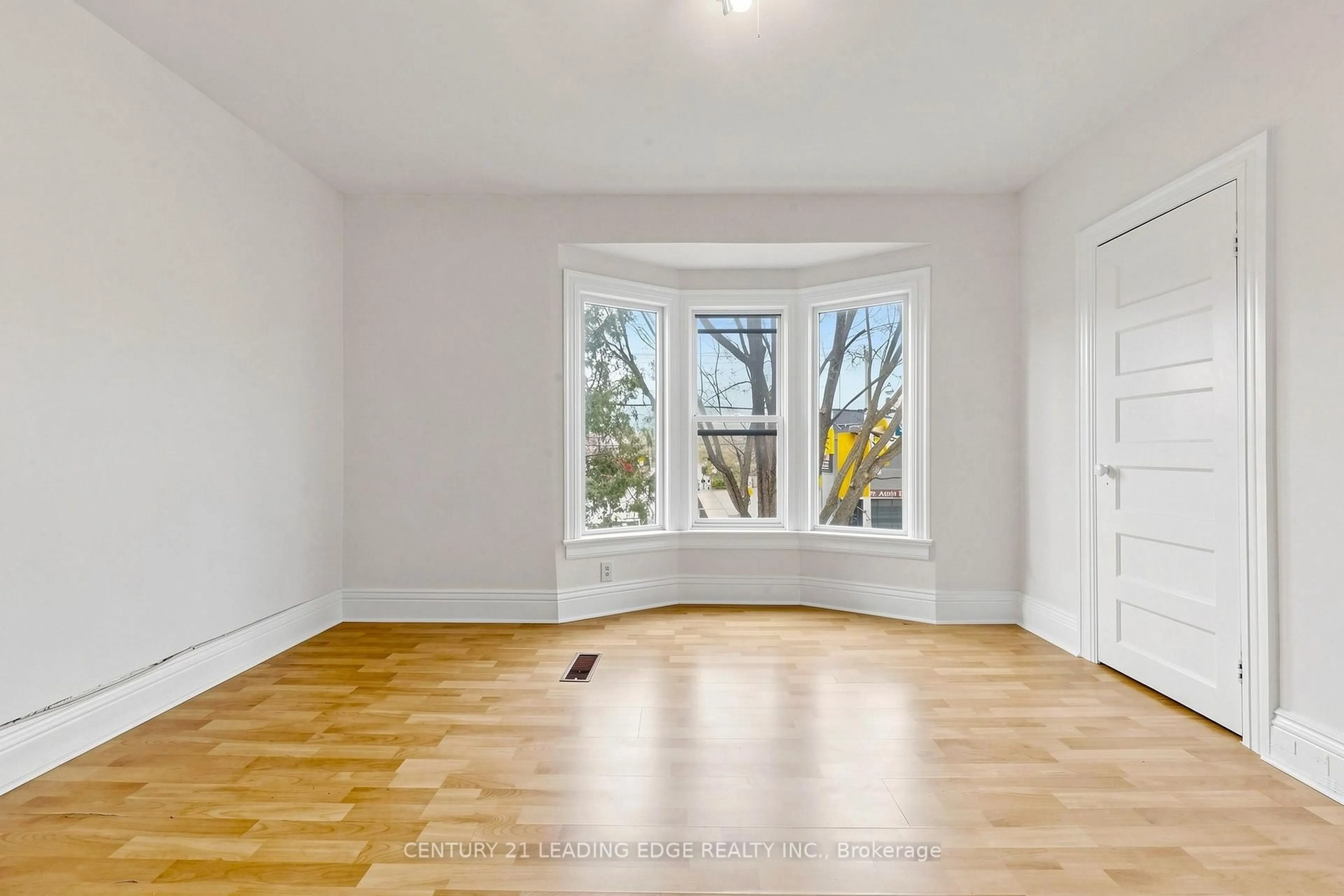 A pic of a room for 1132 DUFFERIN St, Toronto Ontario M6H 4B6