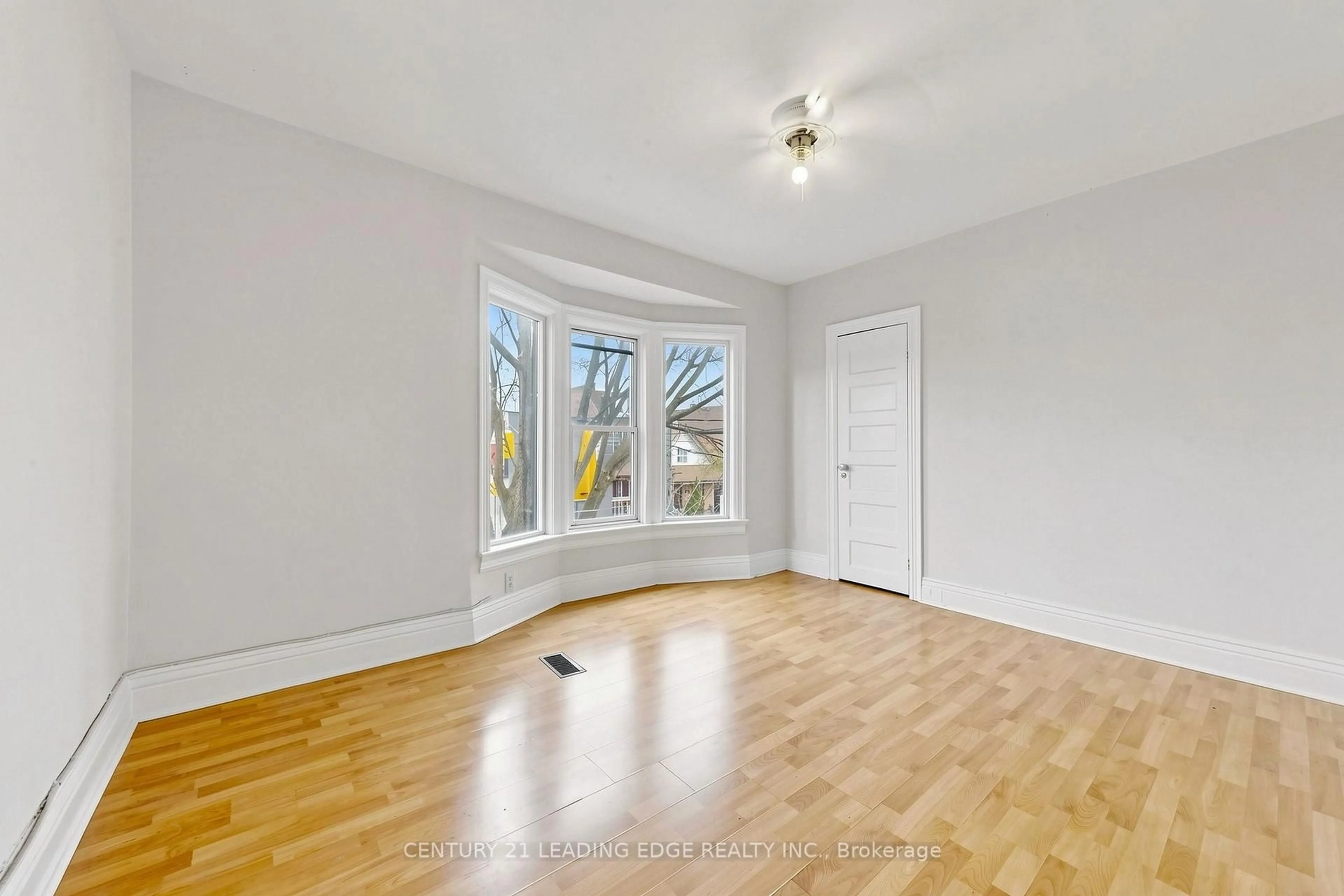 A pic of a room for 1132 DUFFERIN St, Toronto Ontario M6H 4B6