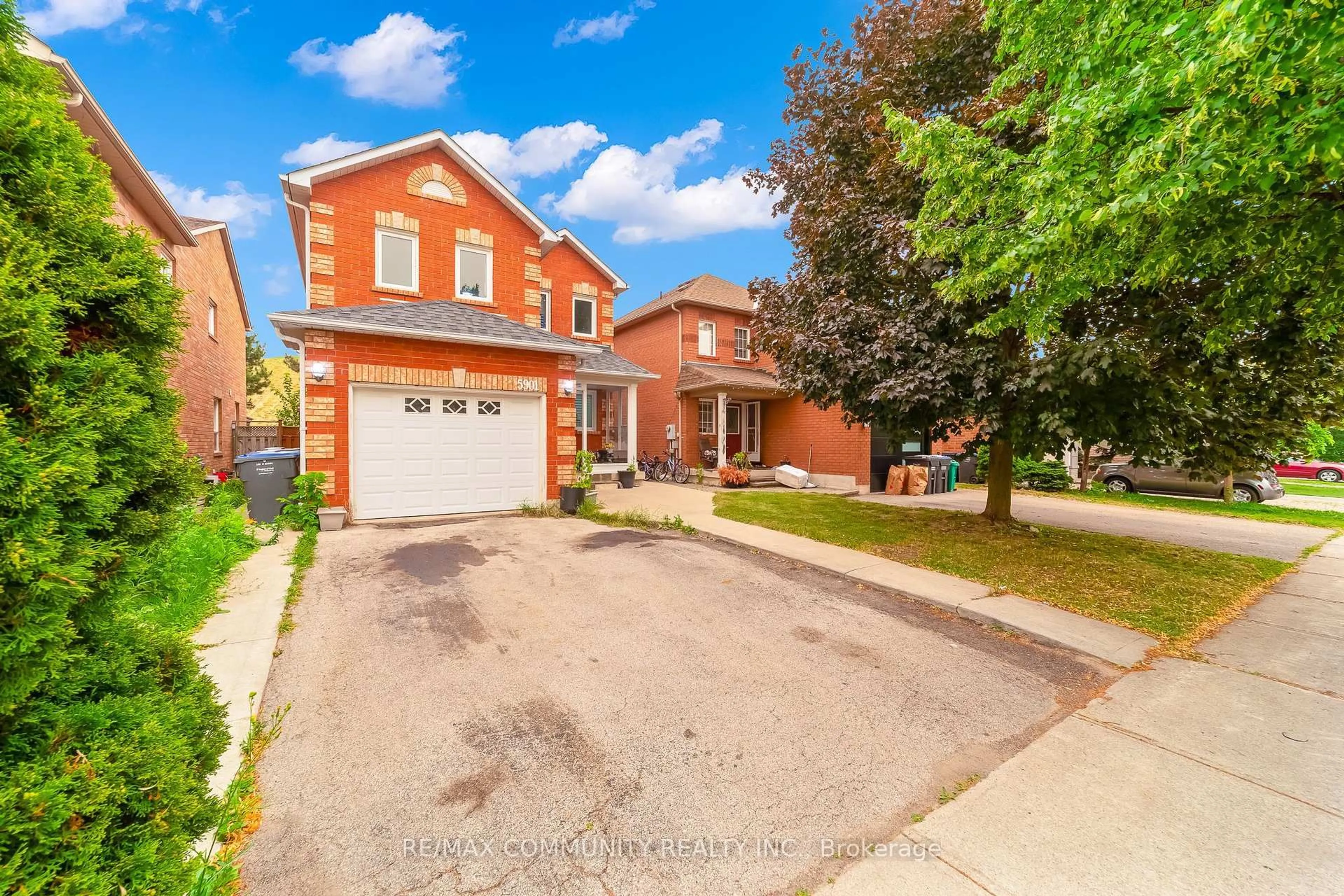 Home with brick exterior material, street for 5901 Sidmouth St, Mississauga Ontario L5V 2K1