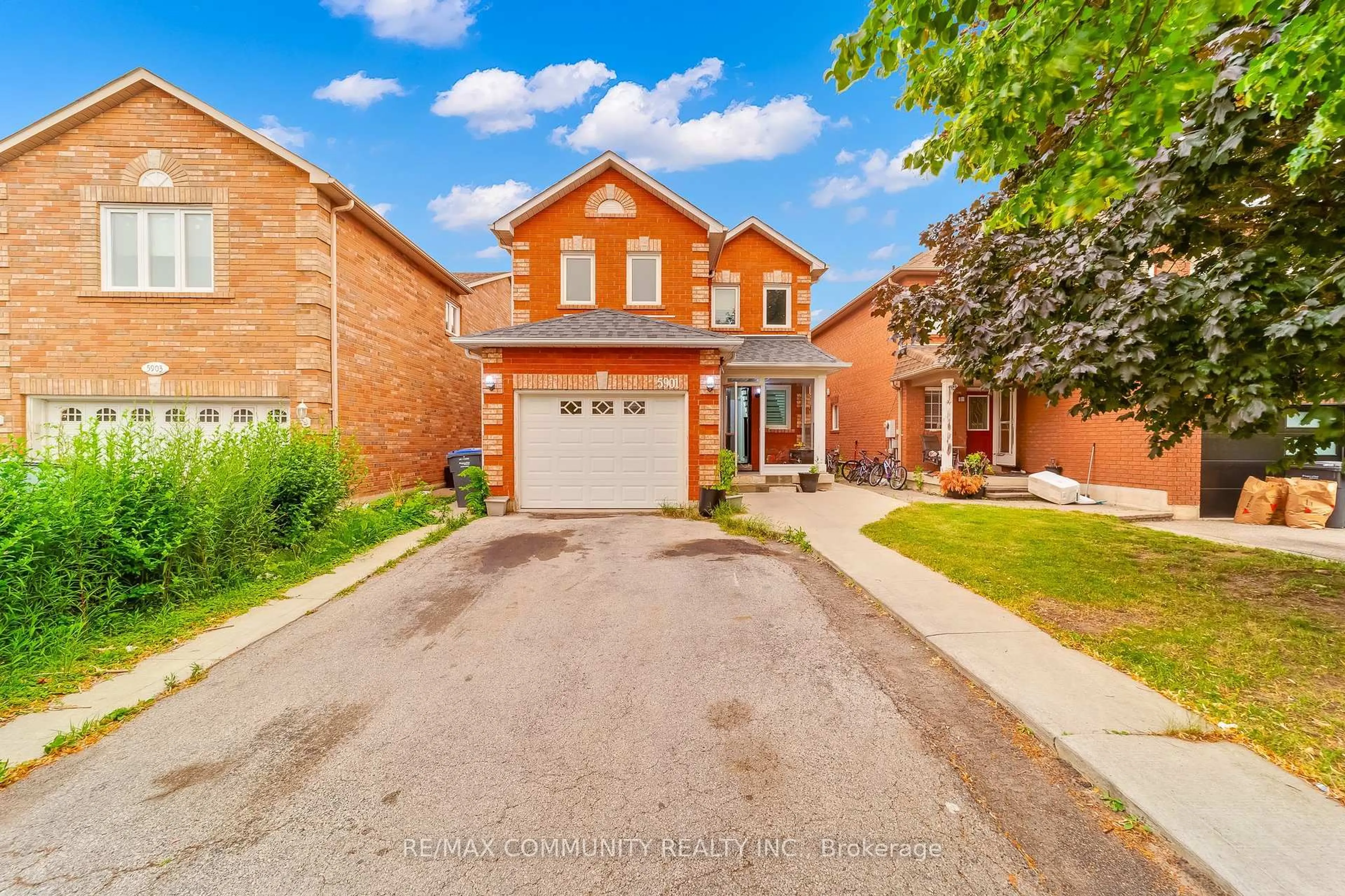 Home with brick exterior material, street for 5901 Sidmouth St, Mississauga Ontario L5V 2K1