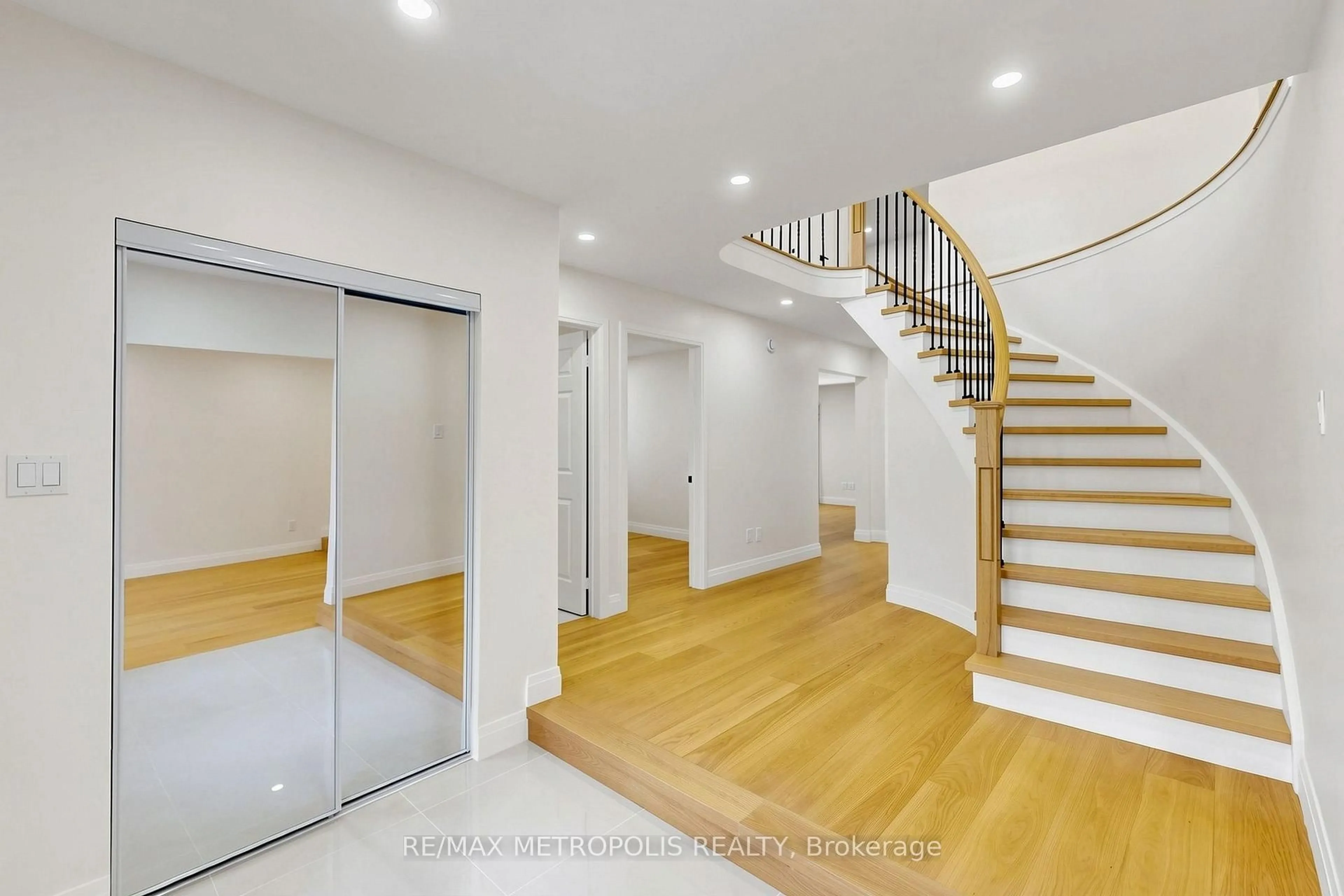Unknown for 368 River Oaks Blvd, Oakville Ontario L6H 5E7